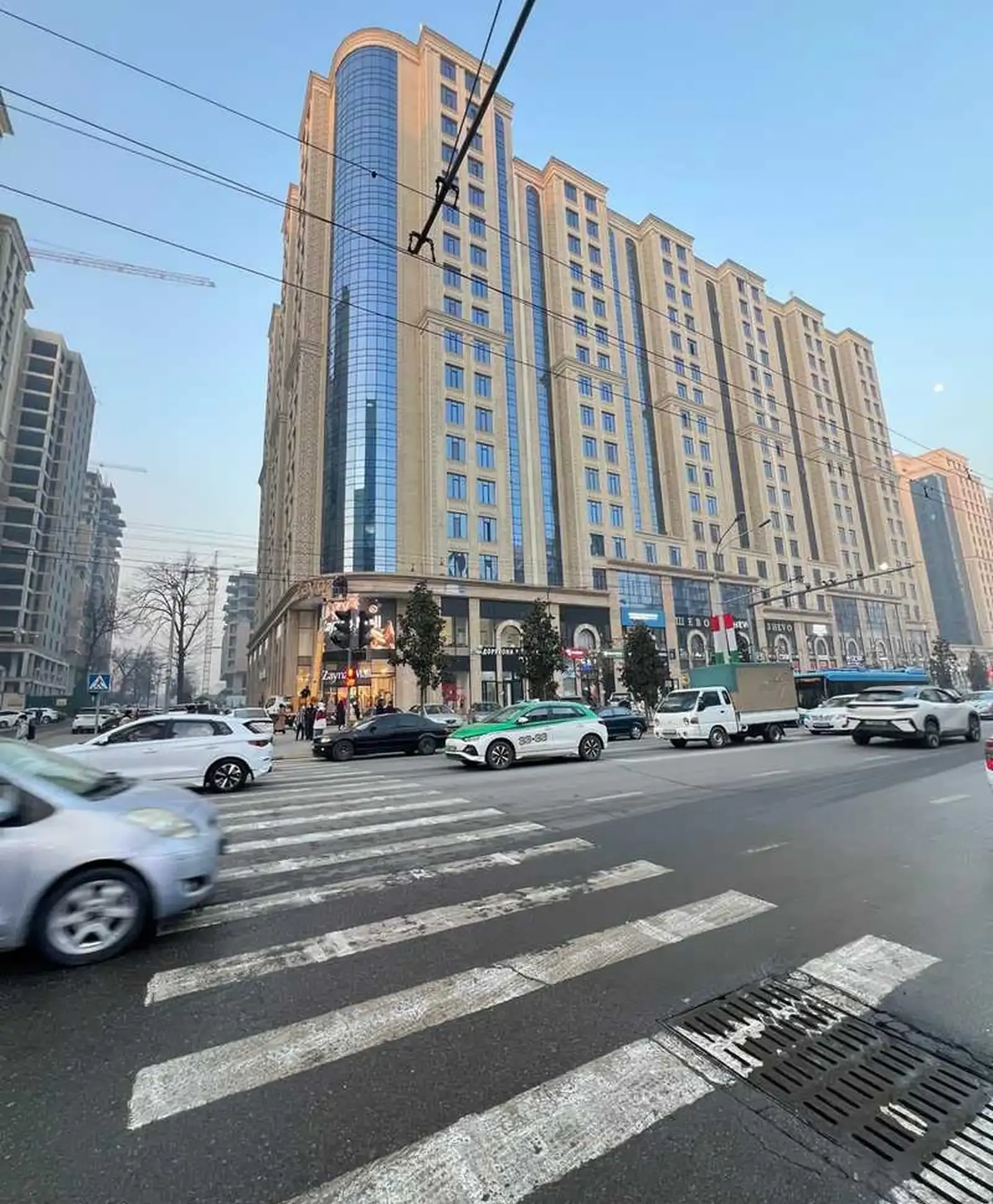 4-комн. квартира, 17 этаж, 545 м², ул. Айни, рядом с магазином Зайнаб Мол