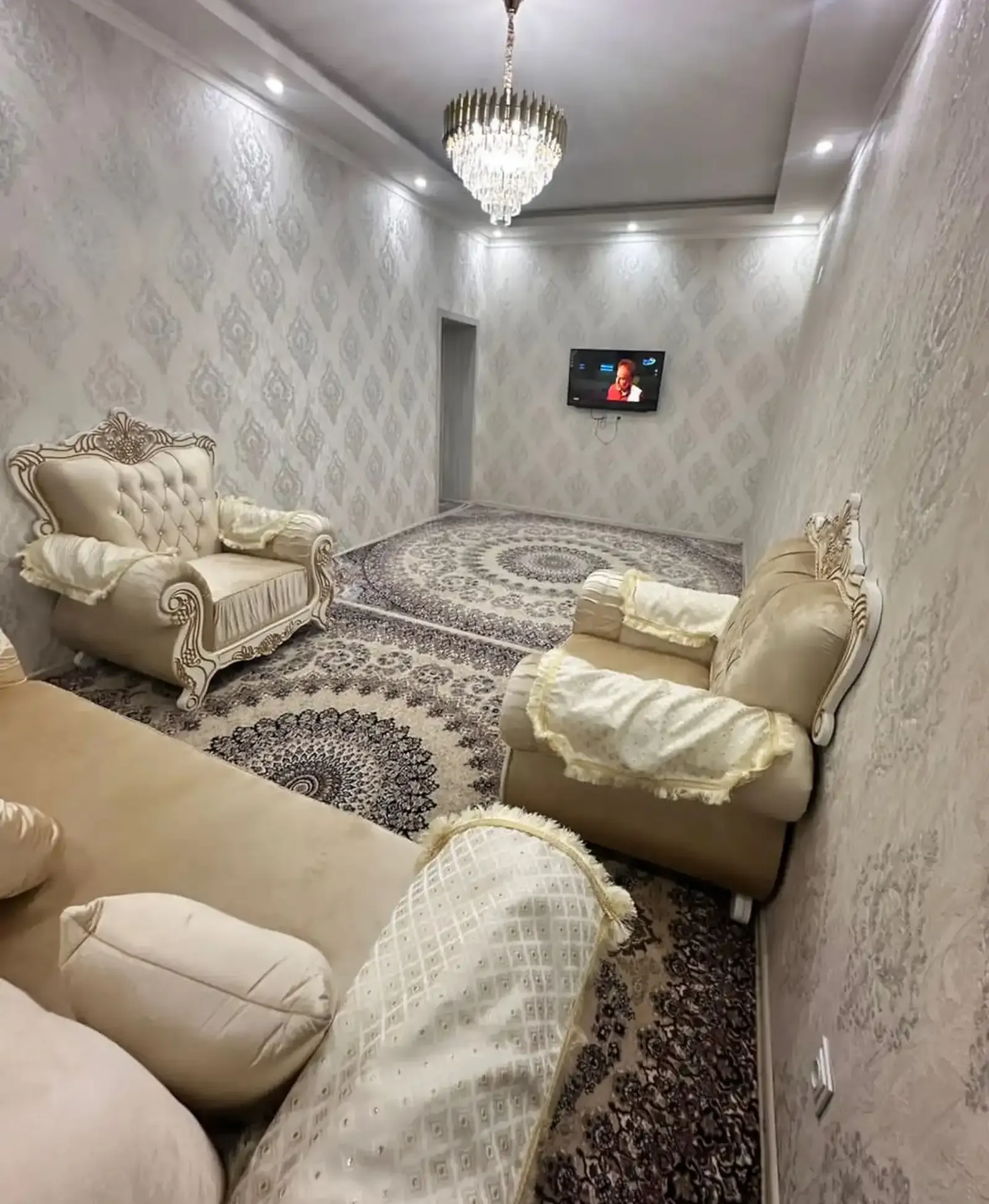 2-комн. квартира, 3 этаж, 80м², шохмансур Айни 59