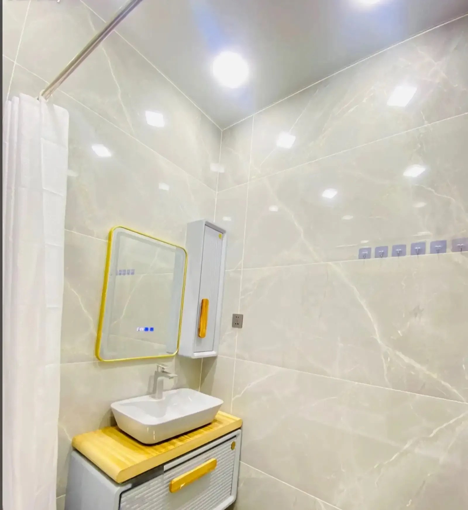 2-комн. квартира, 11 этаж, 65м², сино