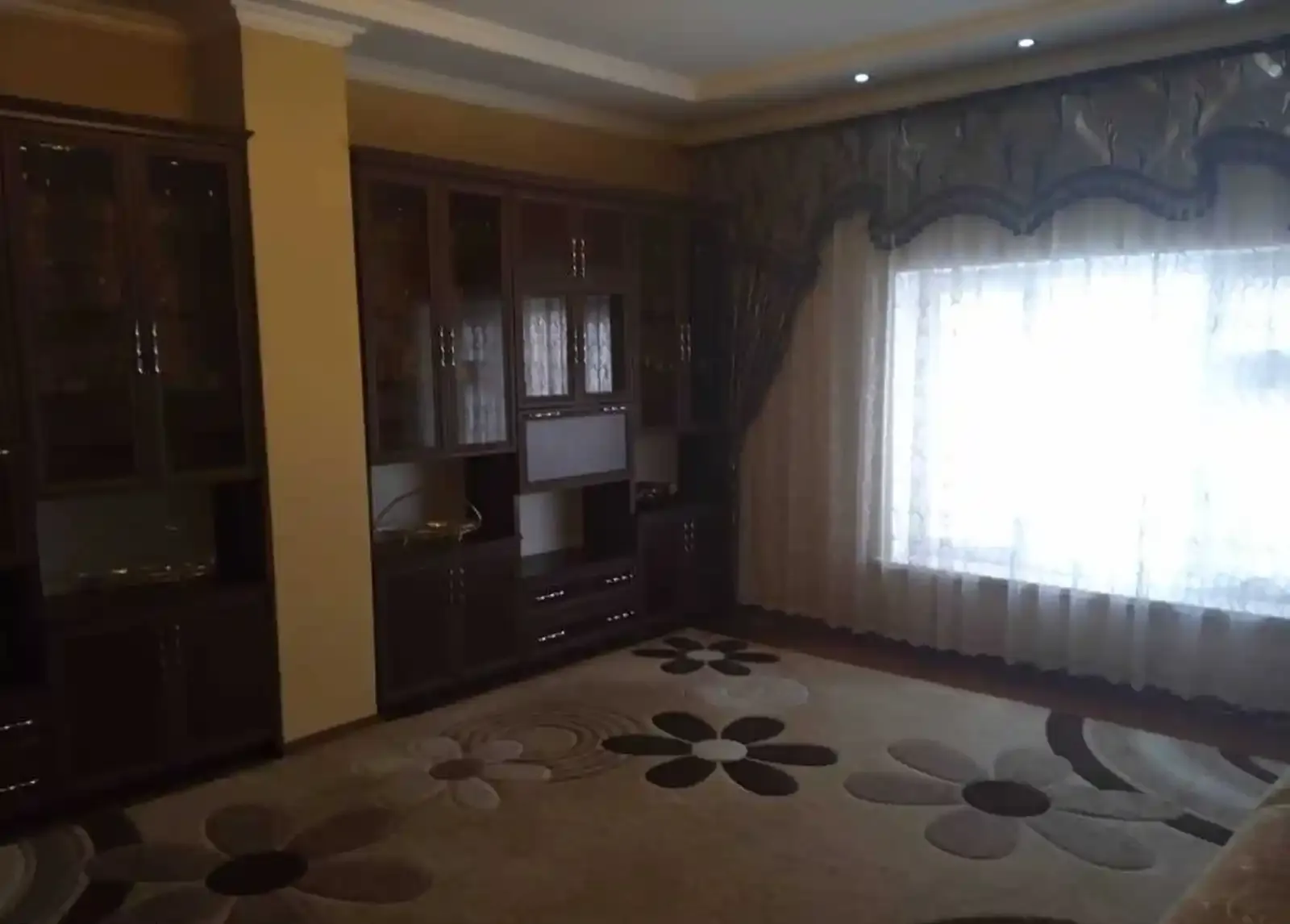 2-этажный, 7 комнатный дом, 260 м², Роддом 1