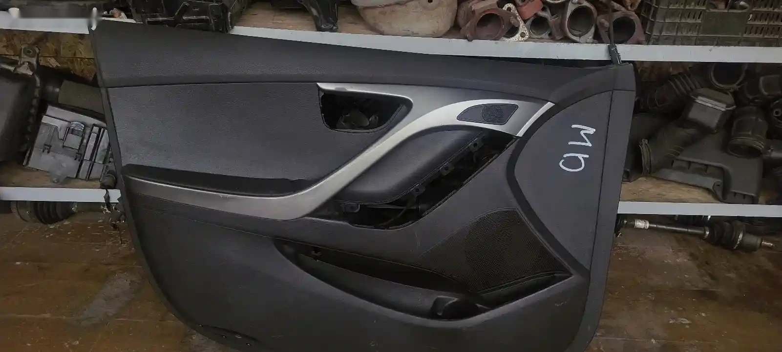 Обшивка двери на Hyundai