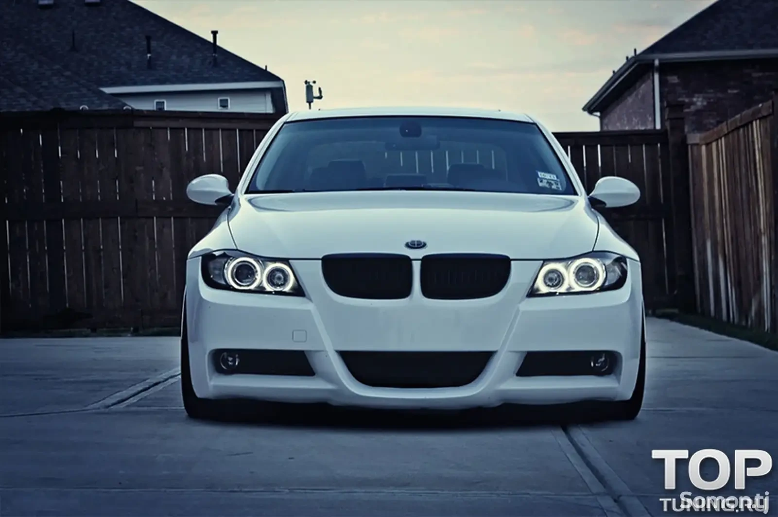 Стекло двери BMW E90