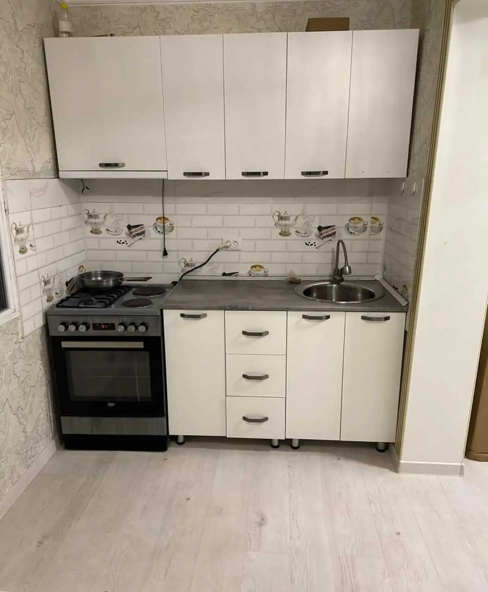 3-комн. квартира, 3 этаж, 72м², наздики Роддоми №3 — Институти забонҳо — бозор — мактаби №89 — фитнес-клуб XFIT — толори UFC