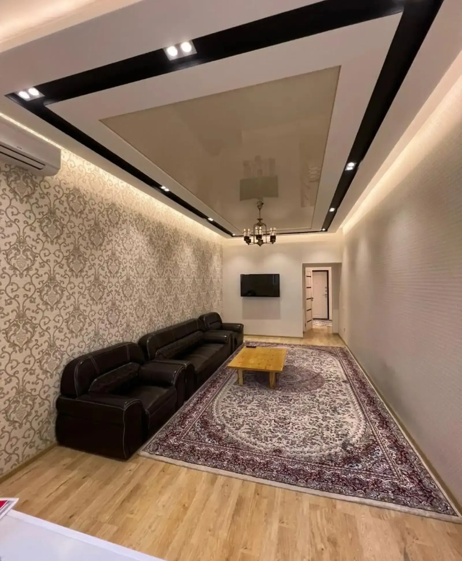 3-комн. квартира, 3 этаж, 125м², Ориёнбанк главный