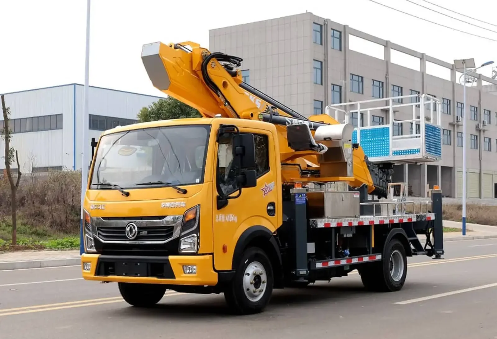Автокран Dongfeng на заказ