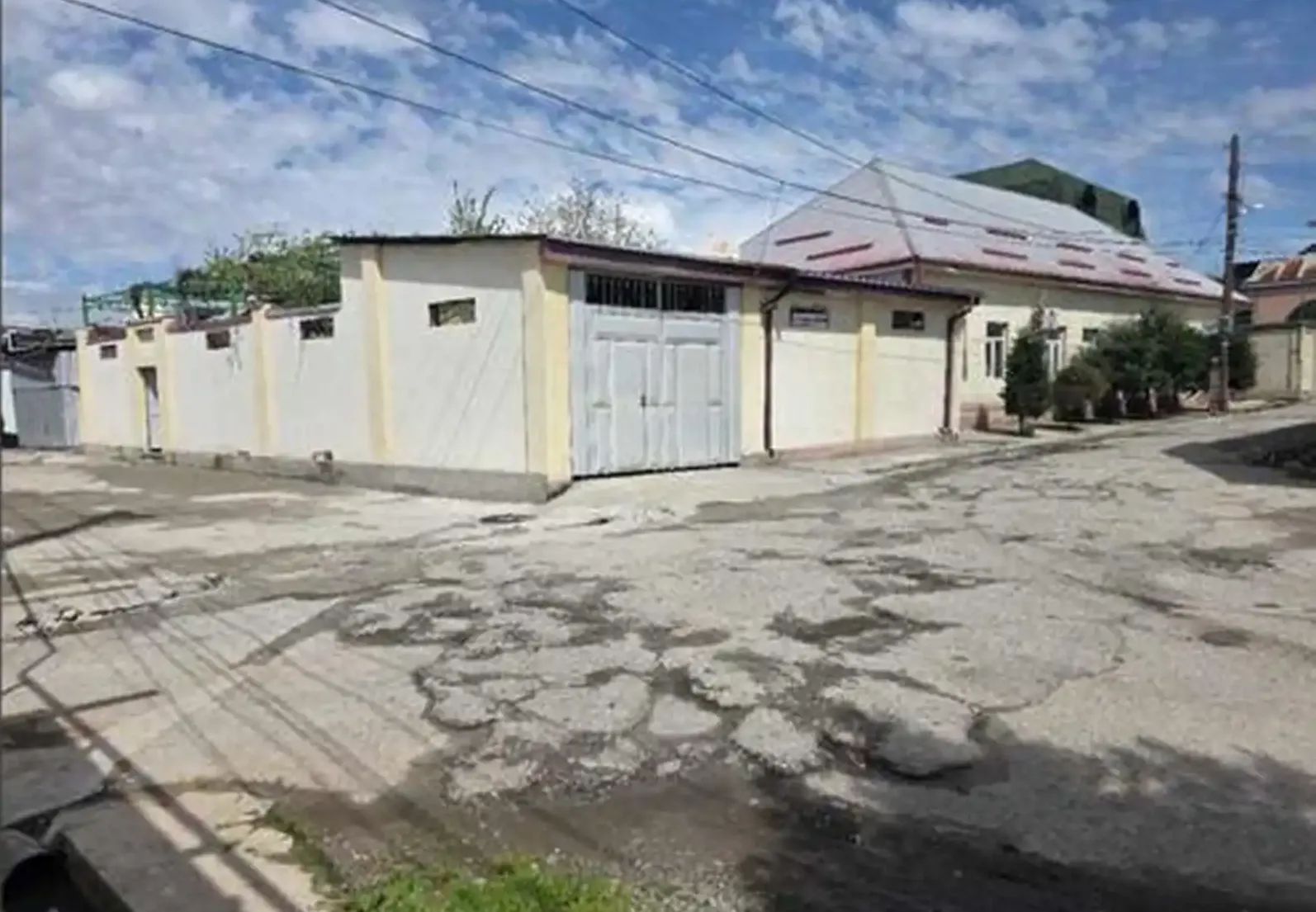 3-комн. квартира, Цокольный этаж, 66м², Шохмансур