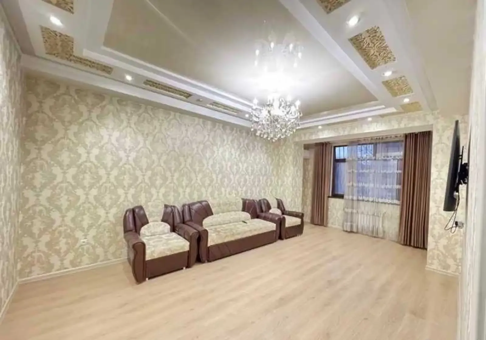 3-комн. квартира, 2 этаж, 100м², Сино