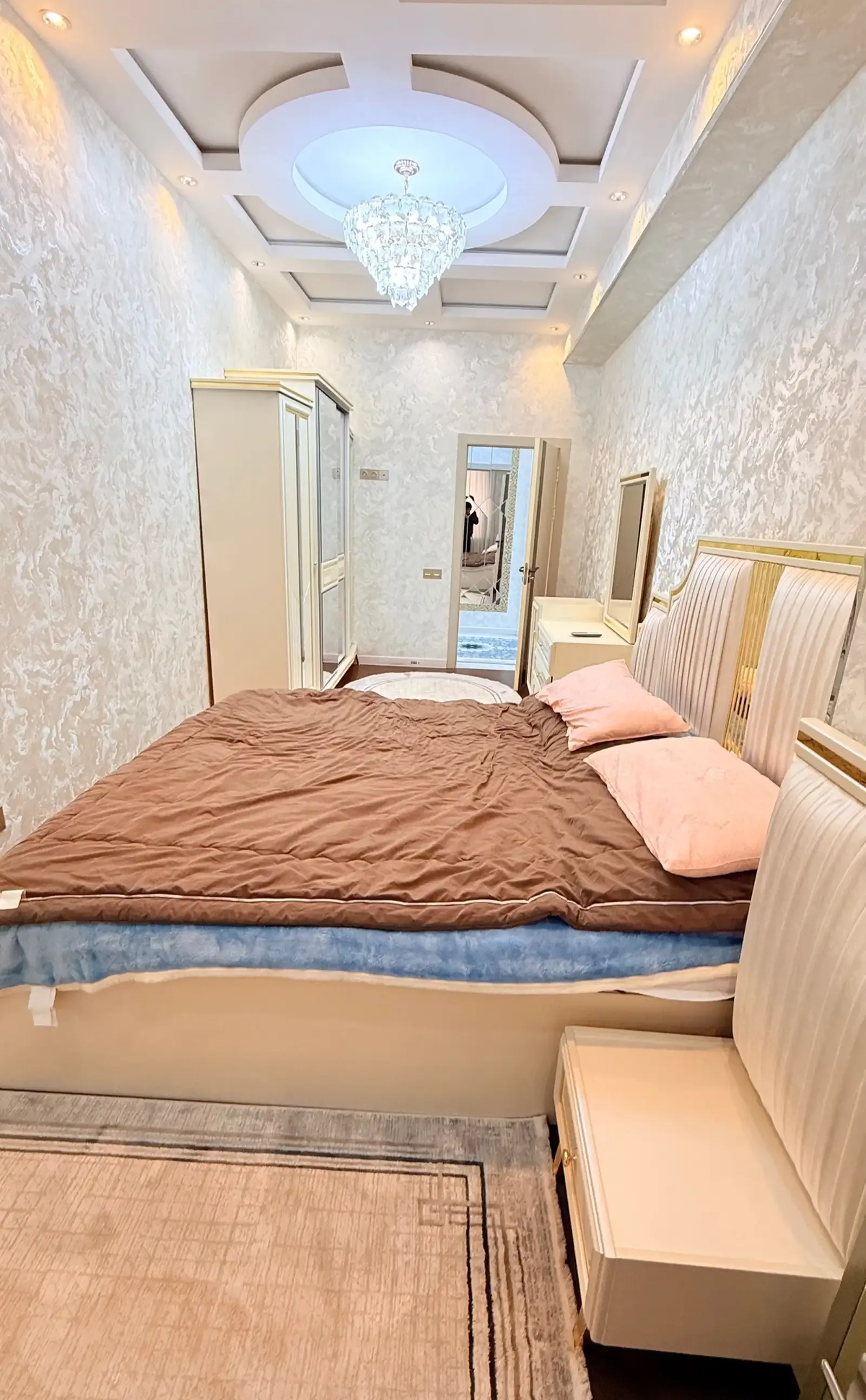 3-комн. квартира, 3 этаж, 97м², Посольство РФ, ориентир — магазин Baby Shop
