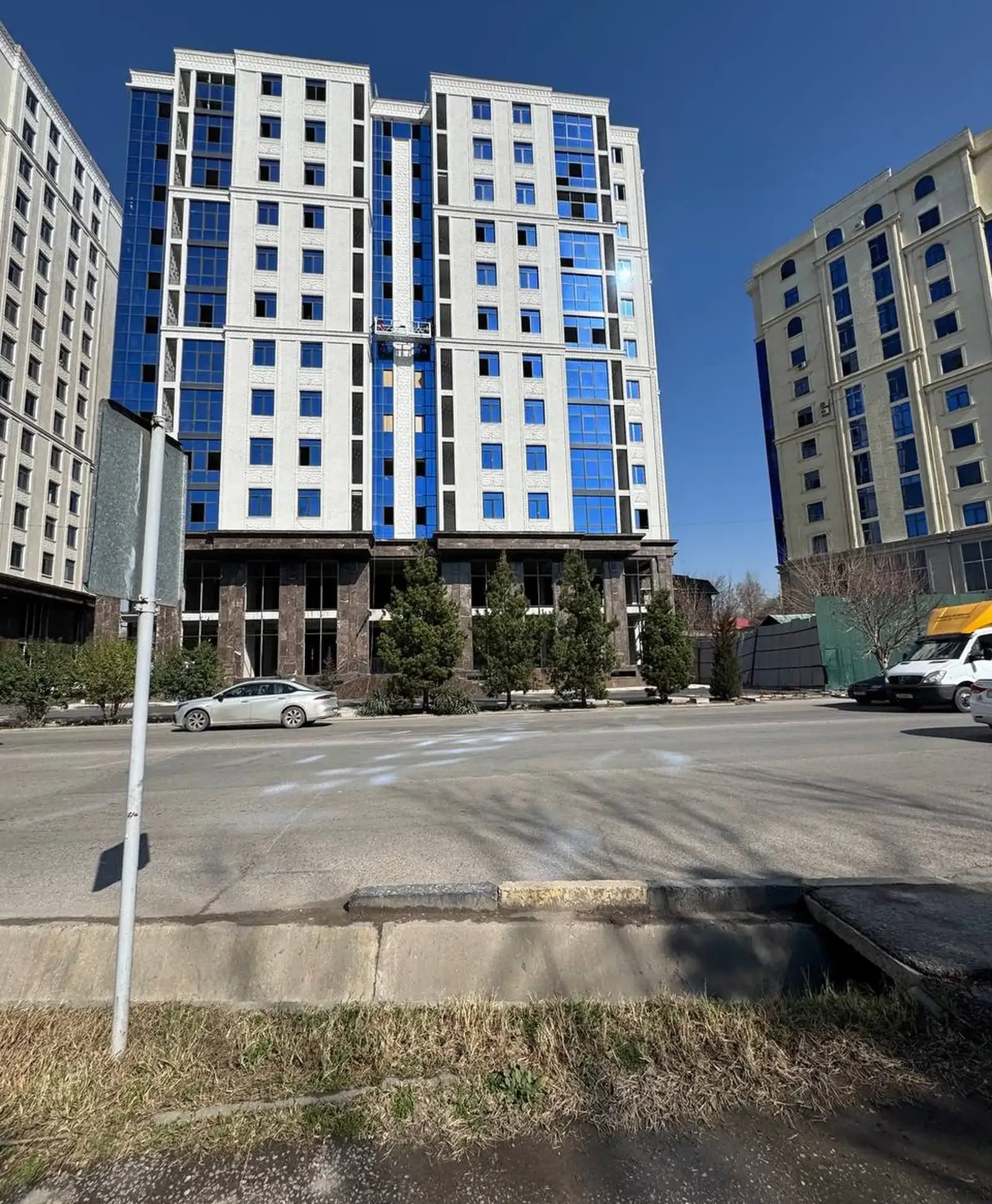 2-комн. квартира, 10 этаж, 82 м², Шохмансур