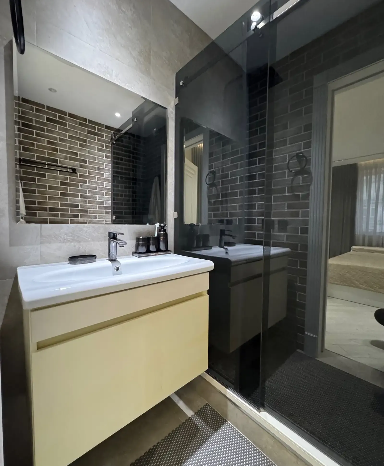 3-комн. квартира, 4 этаж, 104 м², Овир, Гранд Отель