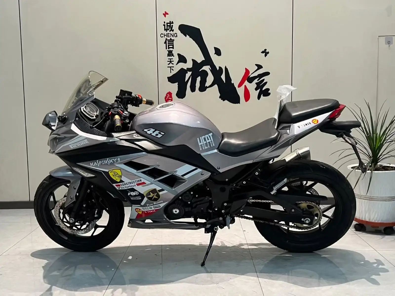 Мотоцикл Kawasaki 400 cc — фото 4