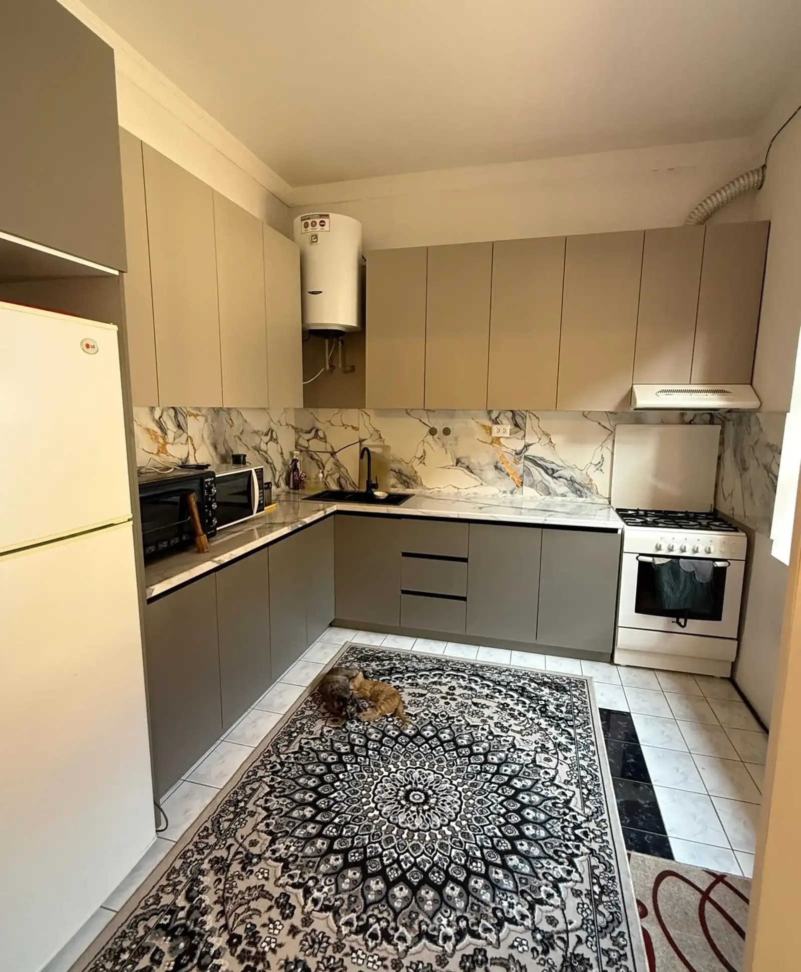 2-этажный, 9 комнатный дом, 350 м², Сизо, Музей М. Турсунзода