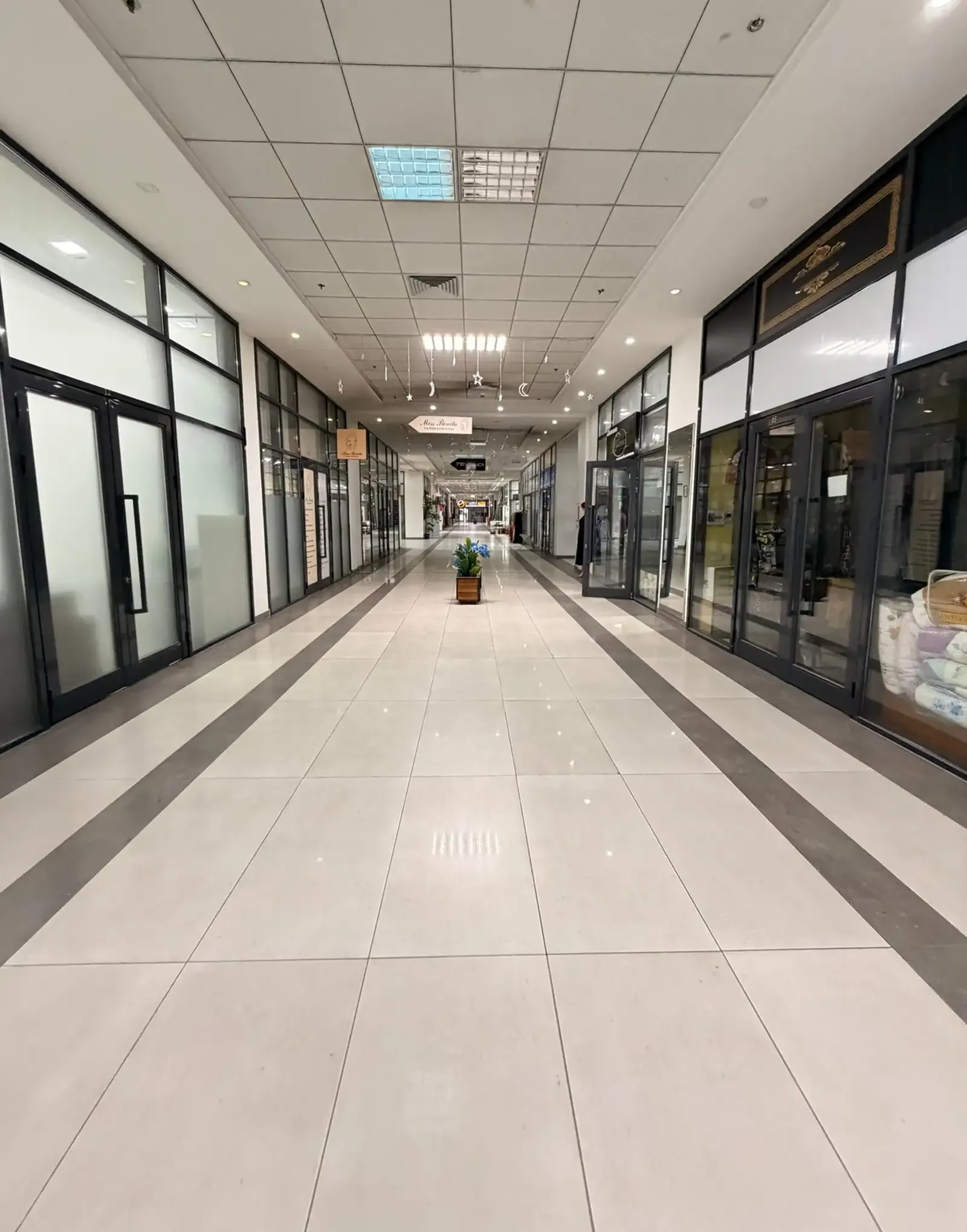 Помещение под магазин / салон, 74м², ТЦ Баракат