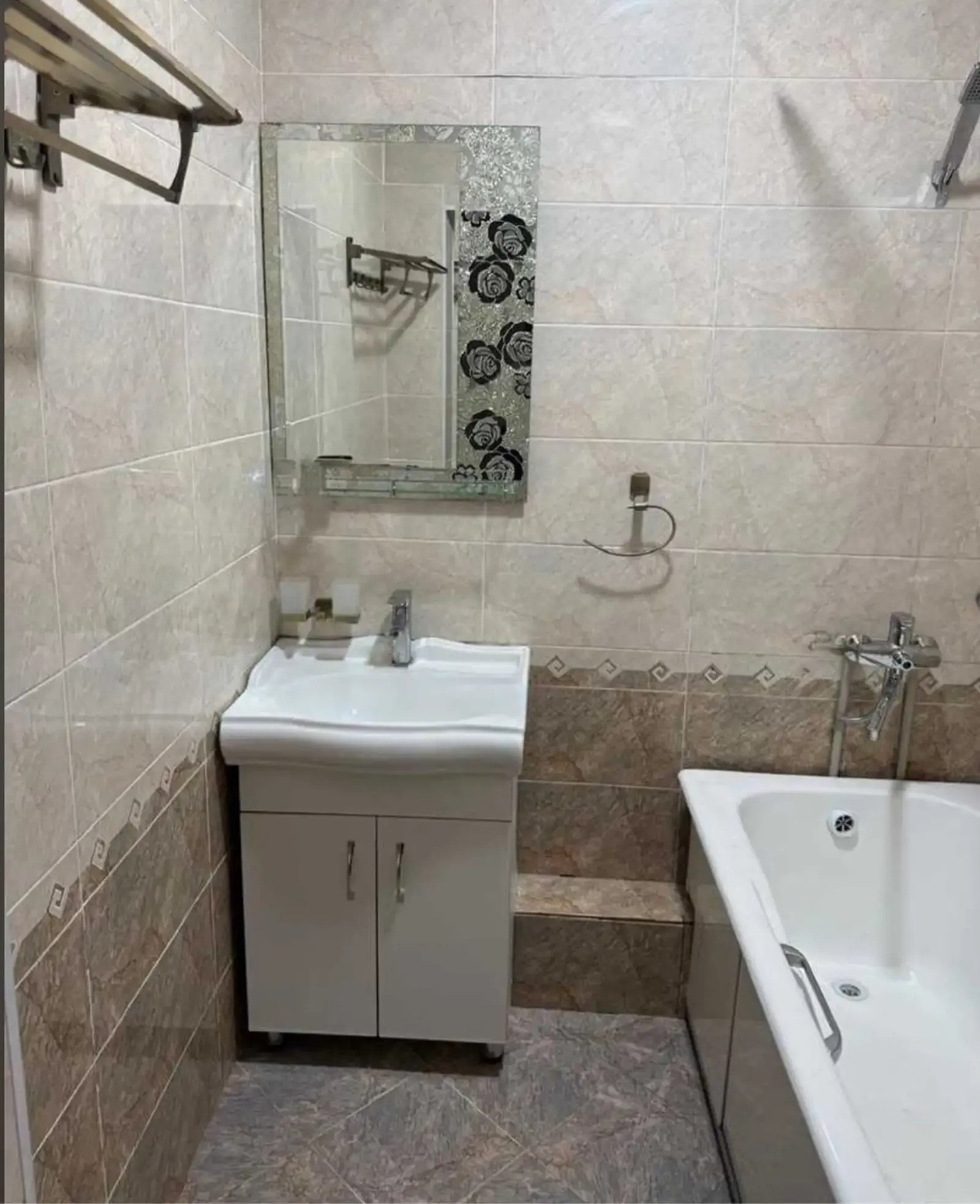 2-комн. квартира, 6 этаж, 70м², шохмансур