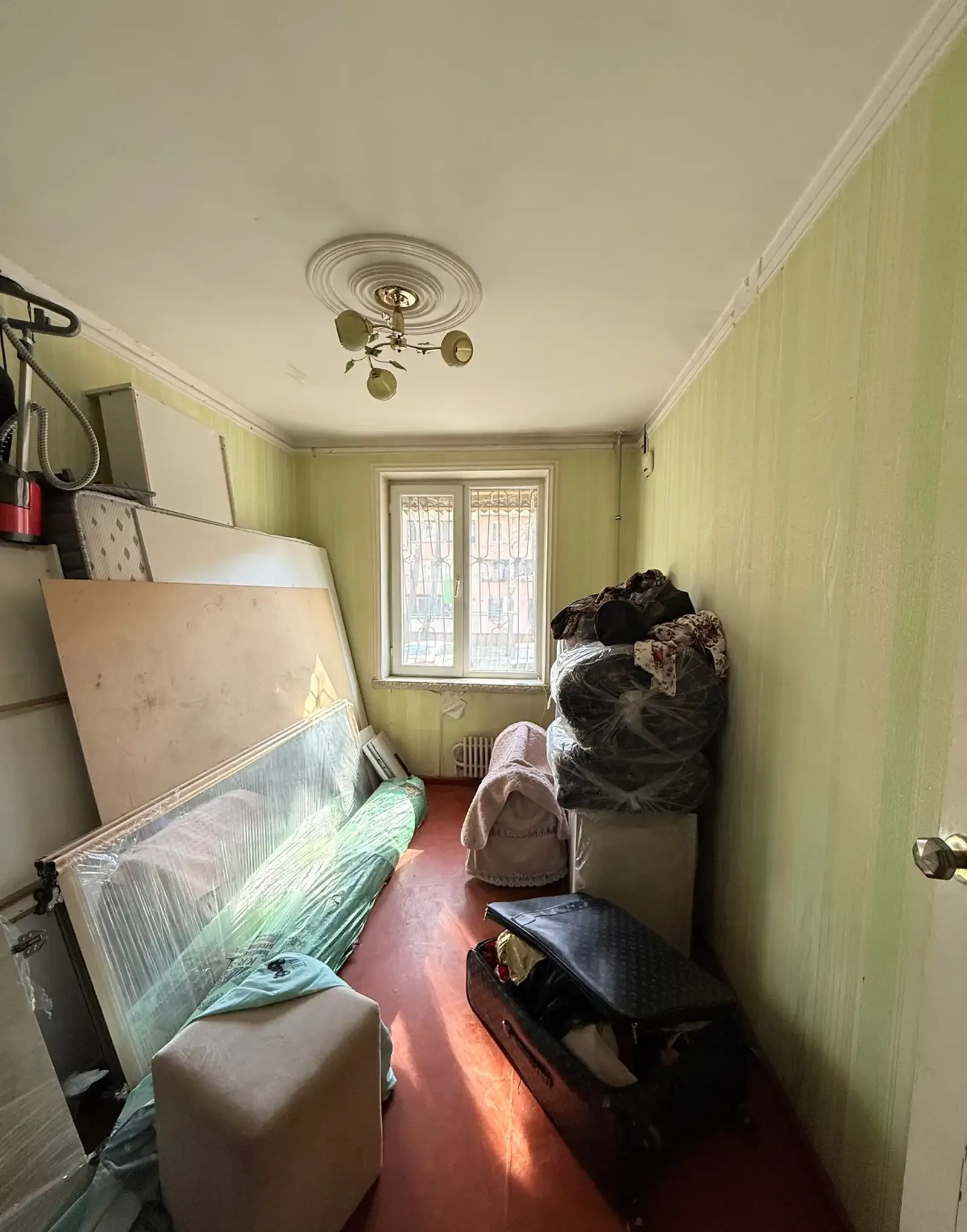 3-комн. квартира, 1 этаж, 58 м², 101мкр. перед эстокадой 82мкр