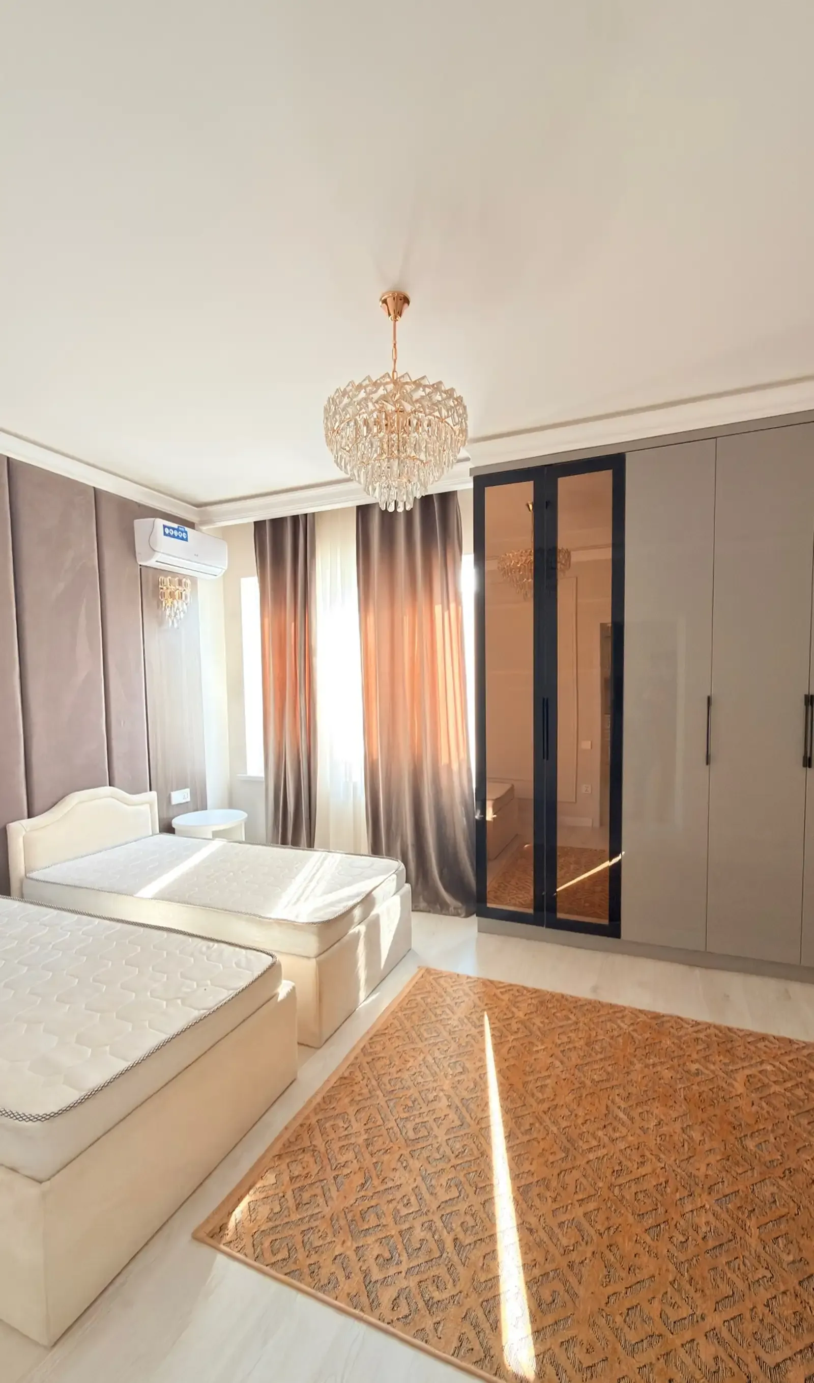 3-комн. квартира, 14 этаж, 175 м², На против Парк Айнӣ (нотариус И. Сомонӣ)