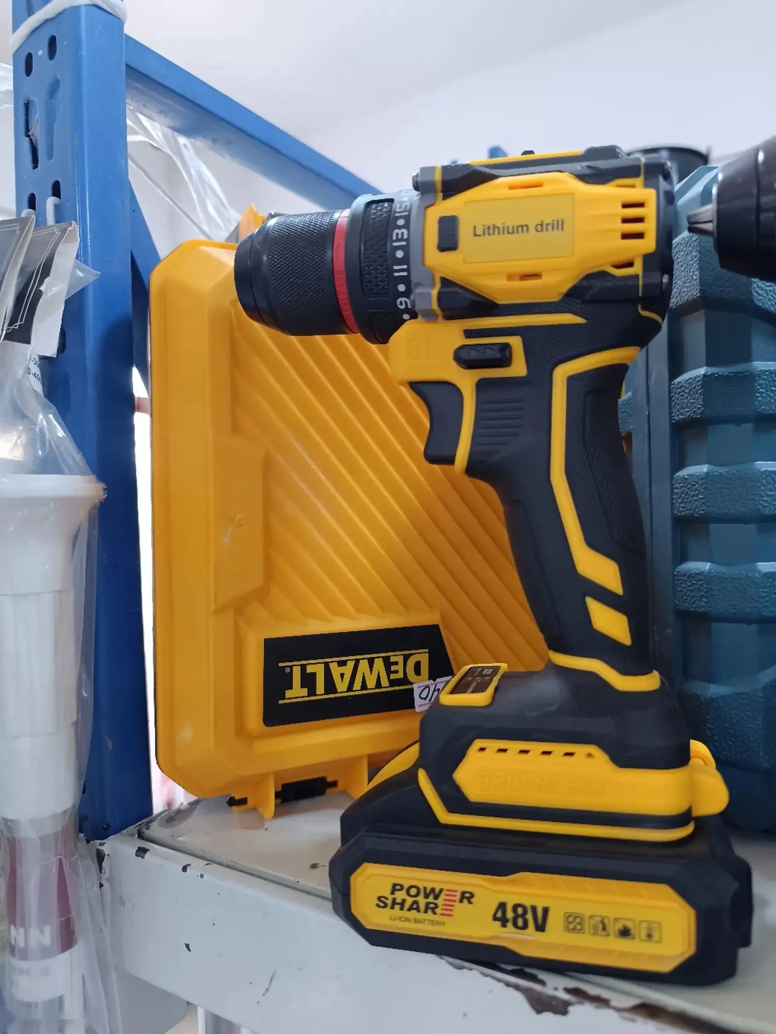 Шуруповëрт Dewalt