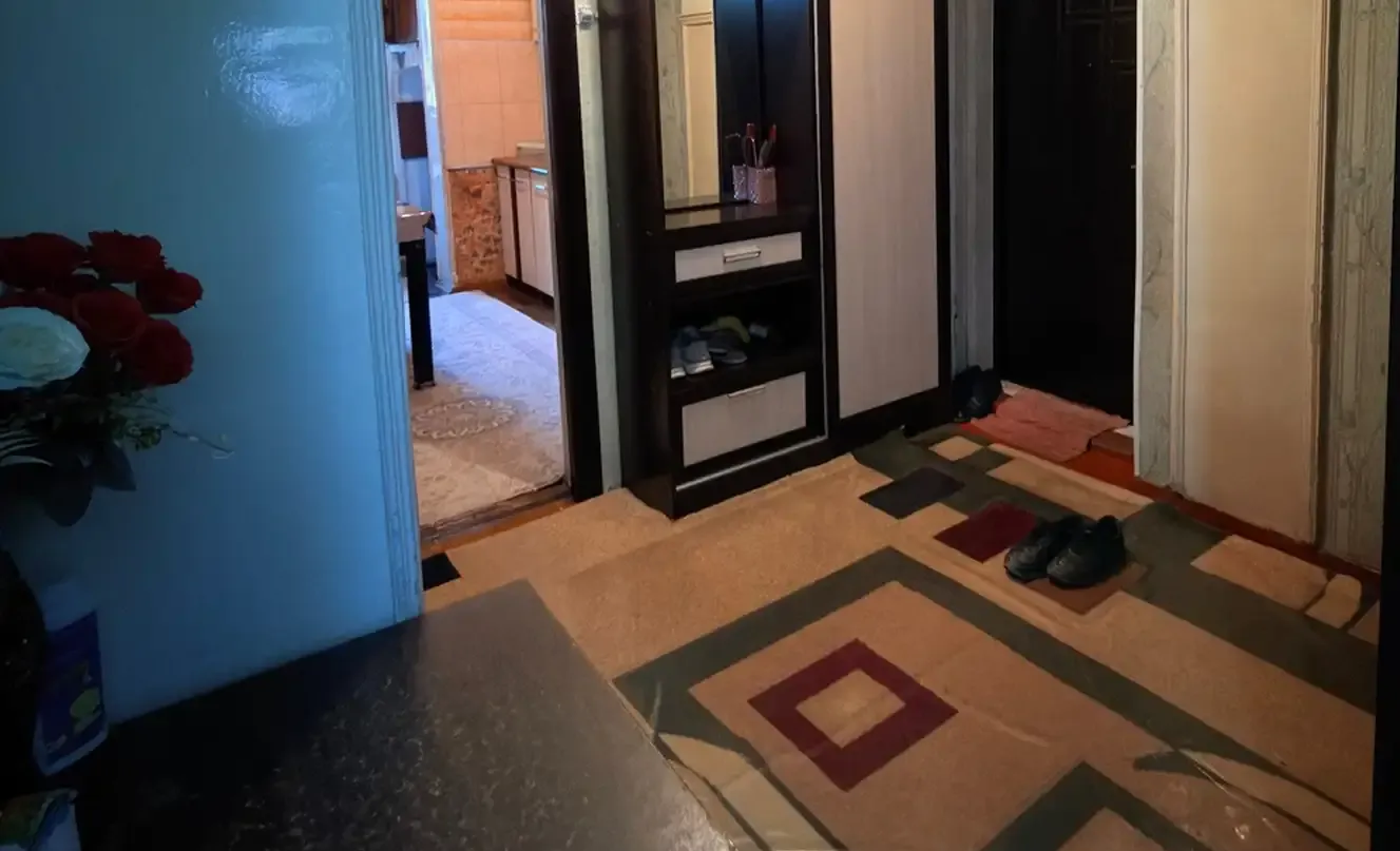 3-комн. квартира, 4 этаж, 60 м², 84 мкр, сзади Ресторан Тайга