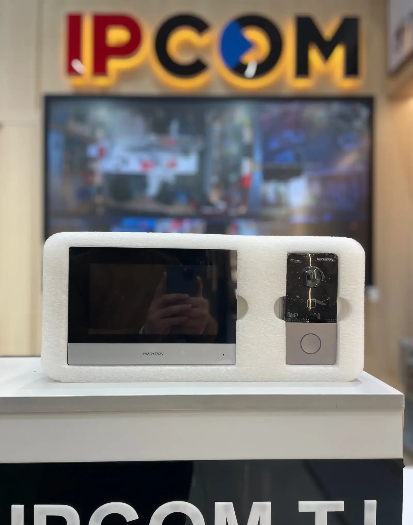 IP Видеодомофон комплект Hikvision DS-KIS603P