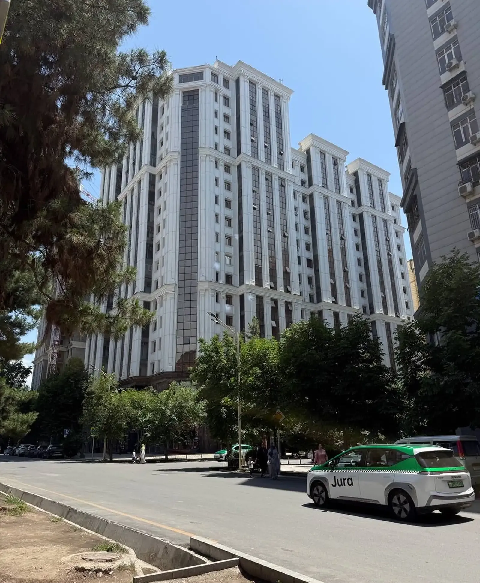 3-комн. квартира, 16 этаж, 206 м², Шохмансур