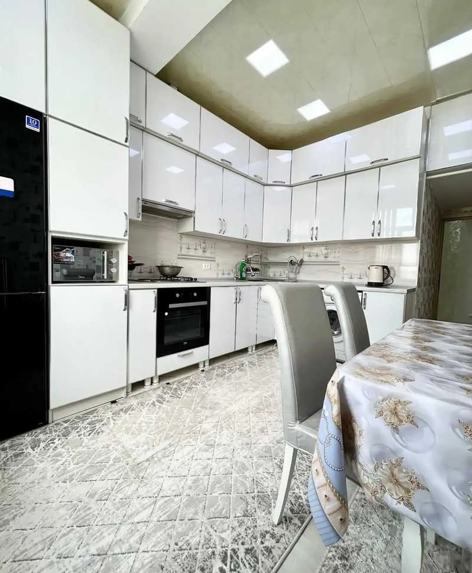 2-комн. квартира, 14 этаж, 76м², Рестарани Бурак