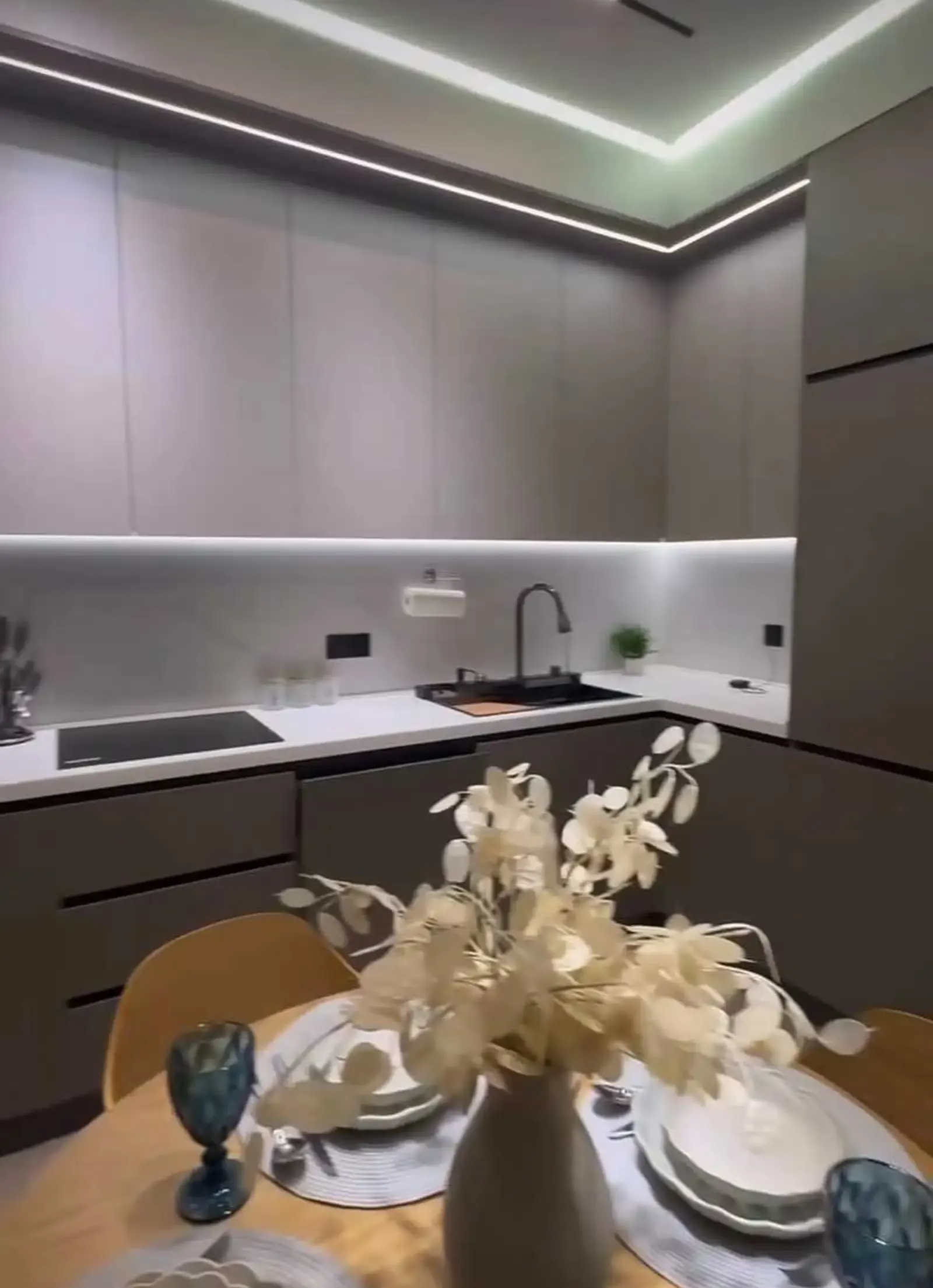 2-комн. квартира, 18 этаж, 52м², Гранд Отель