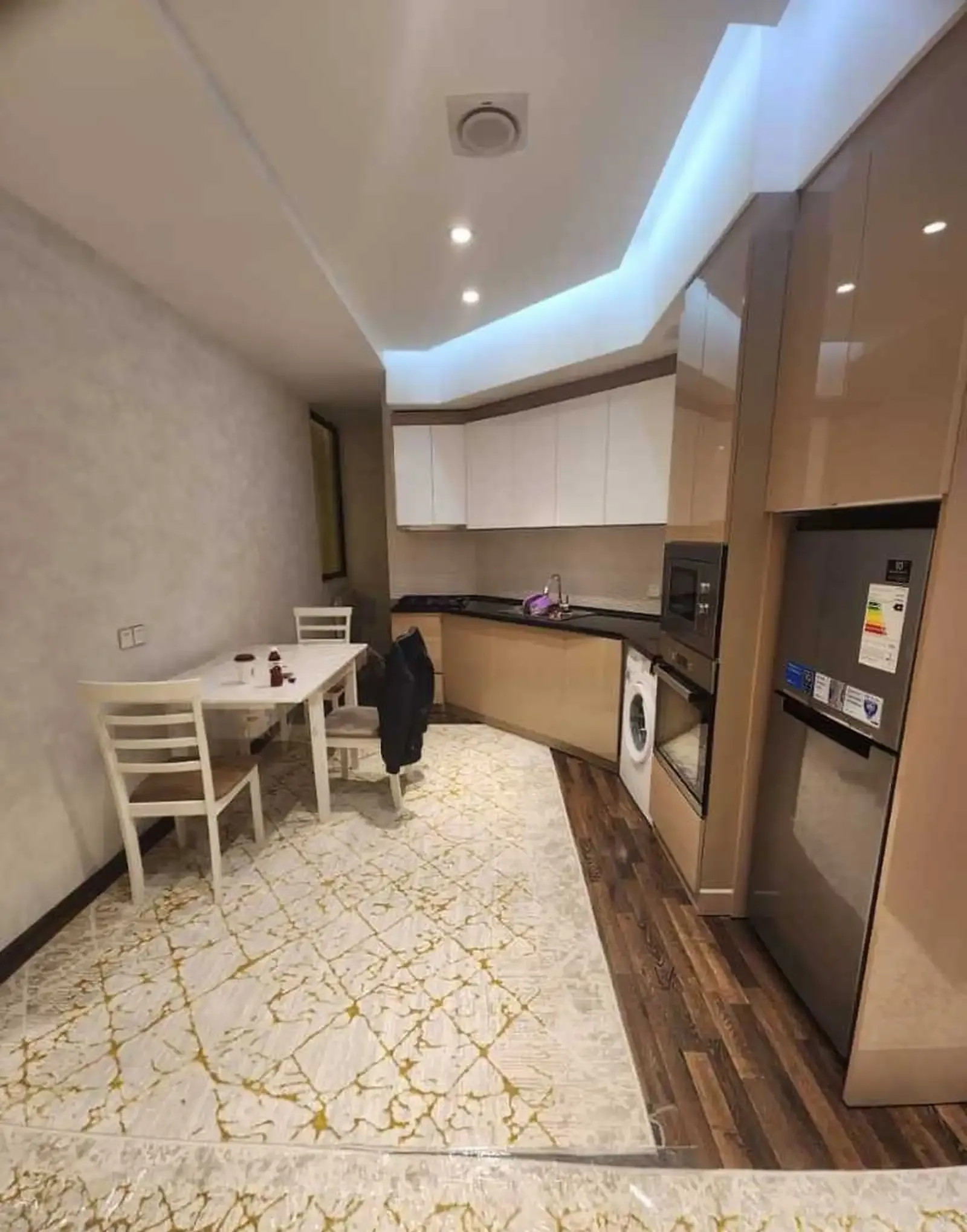 2-комн. квартира, 12 этаж, 72м², Чор Дома