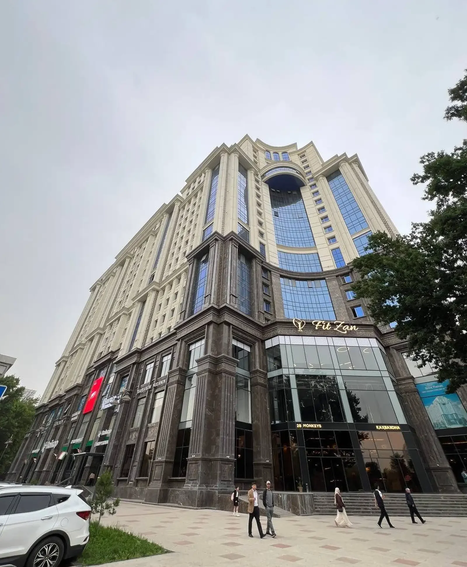 3-комн. квартира, 17 этаж, 147 м², Исмоили Сомони, Ру ба руи Цум