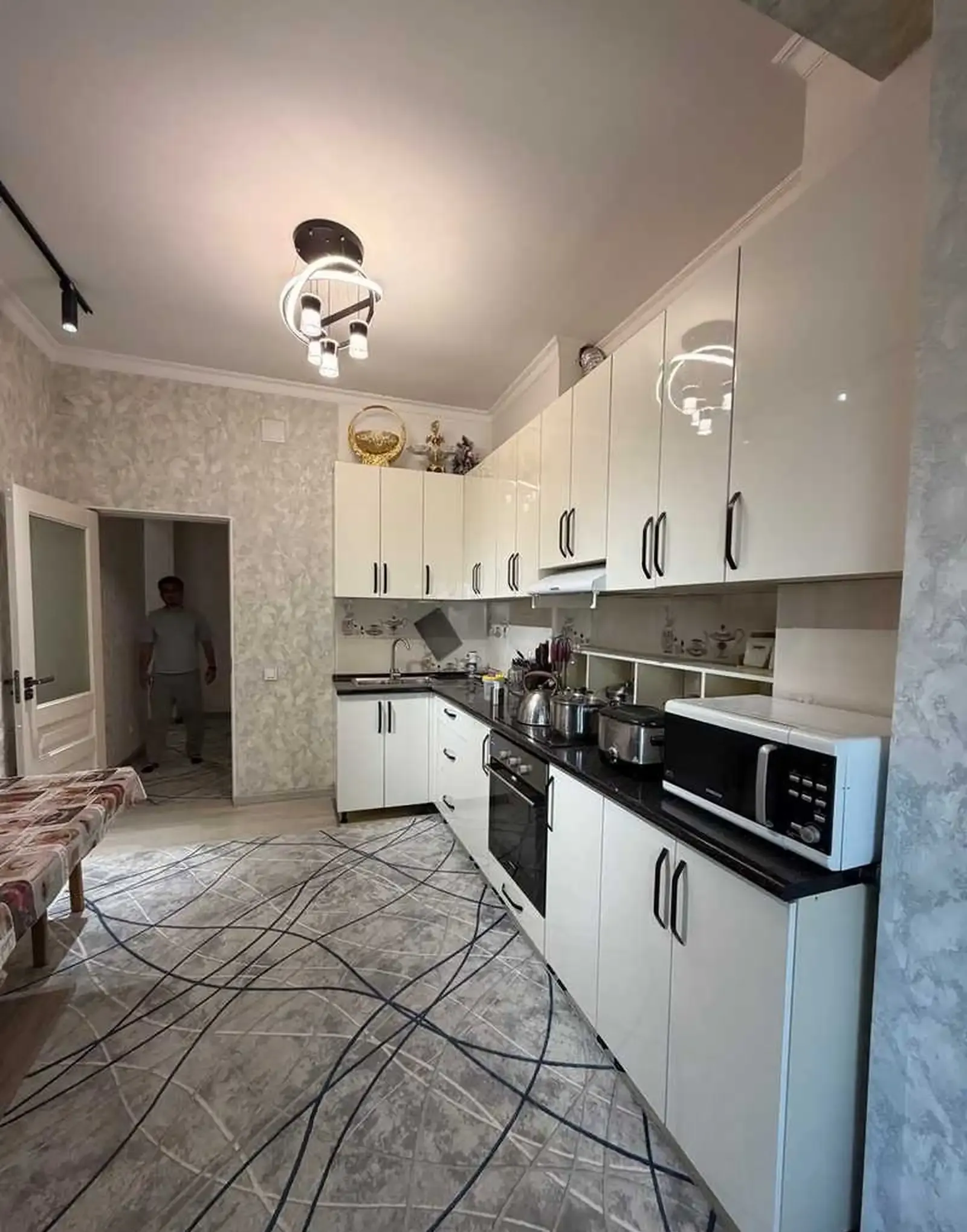 2-комн. квартира, 9 этаж, 80м², Ёқут 2000,доми Зирбак