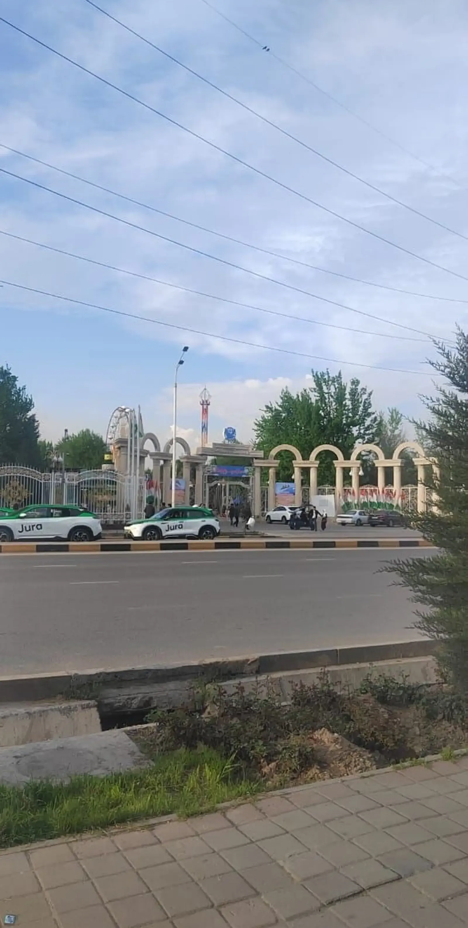 3-к квартира, 3 этаж, 100 м², Фирдавси 64мкр