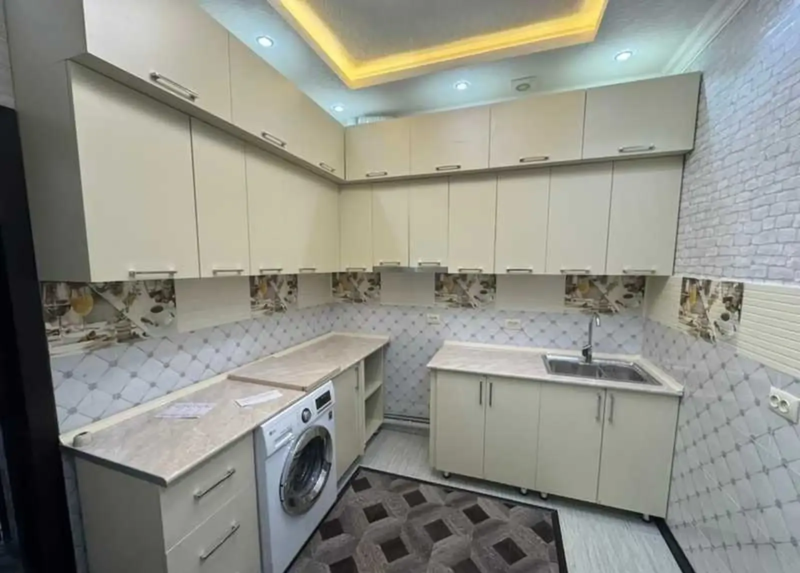 3-комн. квартира, 2 этаж, 80м², Бозори Мехргон