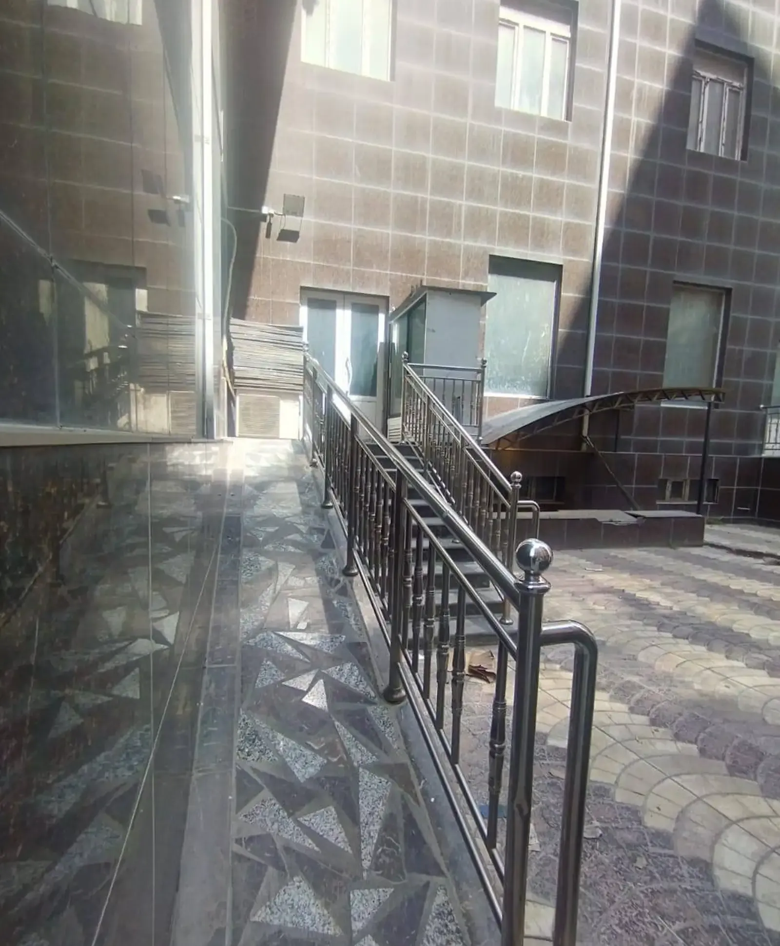 Помещение под магазин / салон, 700м², Сино