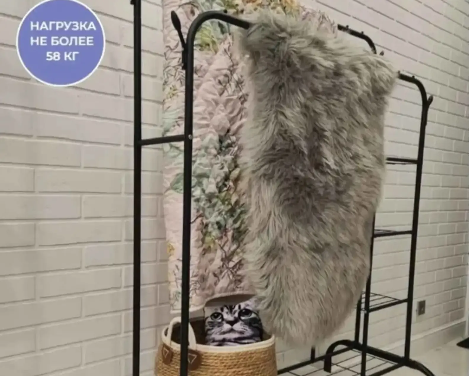 Напольная вешалка с полками
