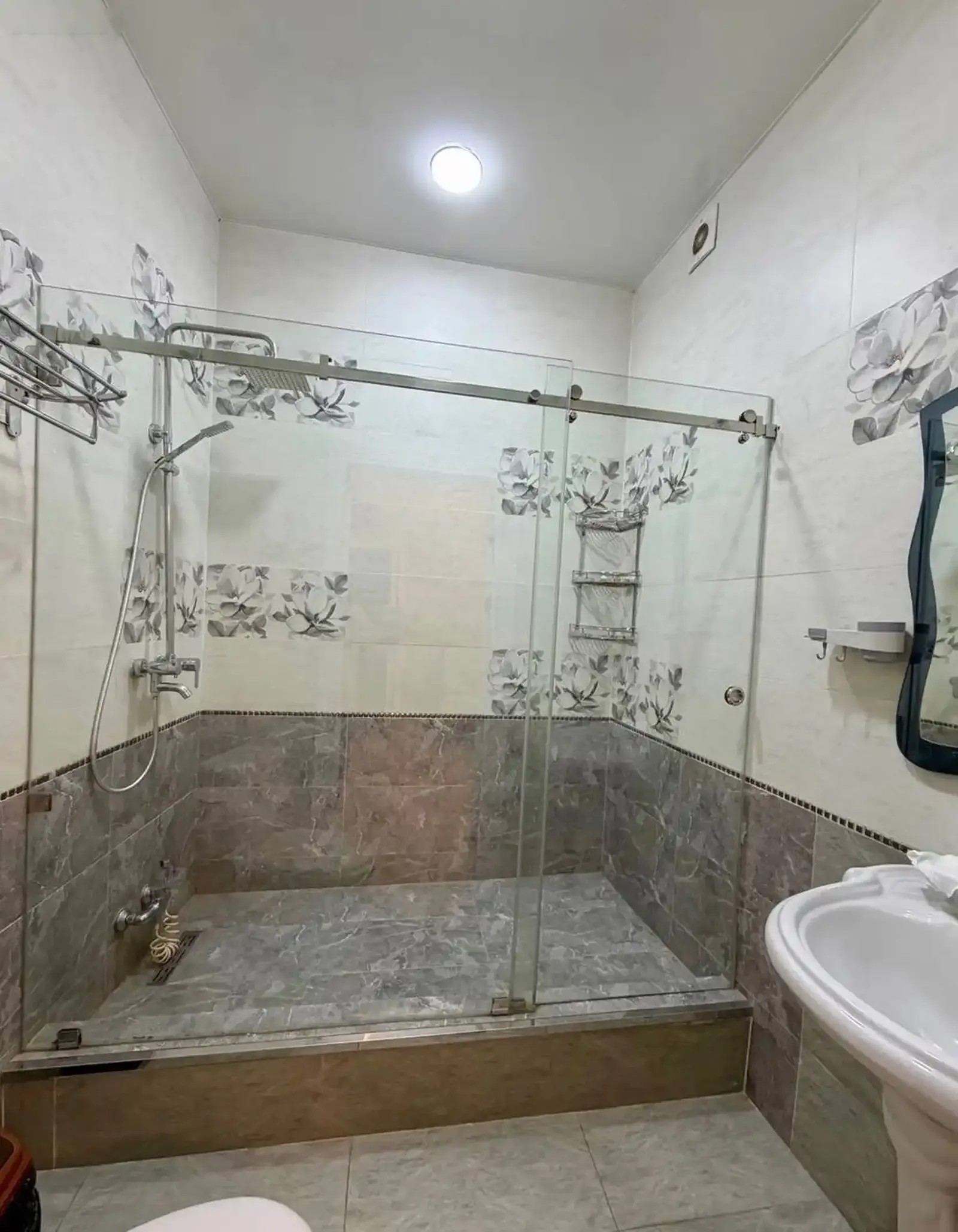 2-комн. квартира, 11 этаж, 56 м², Шохмансур