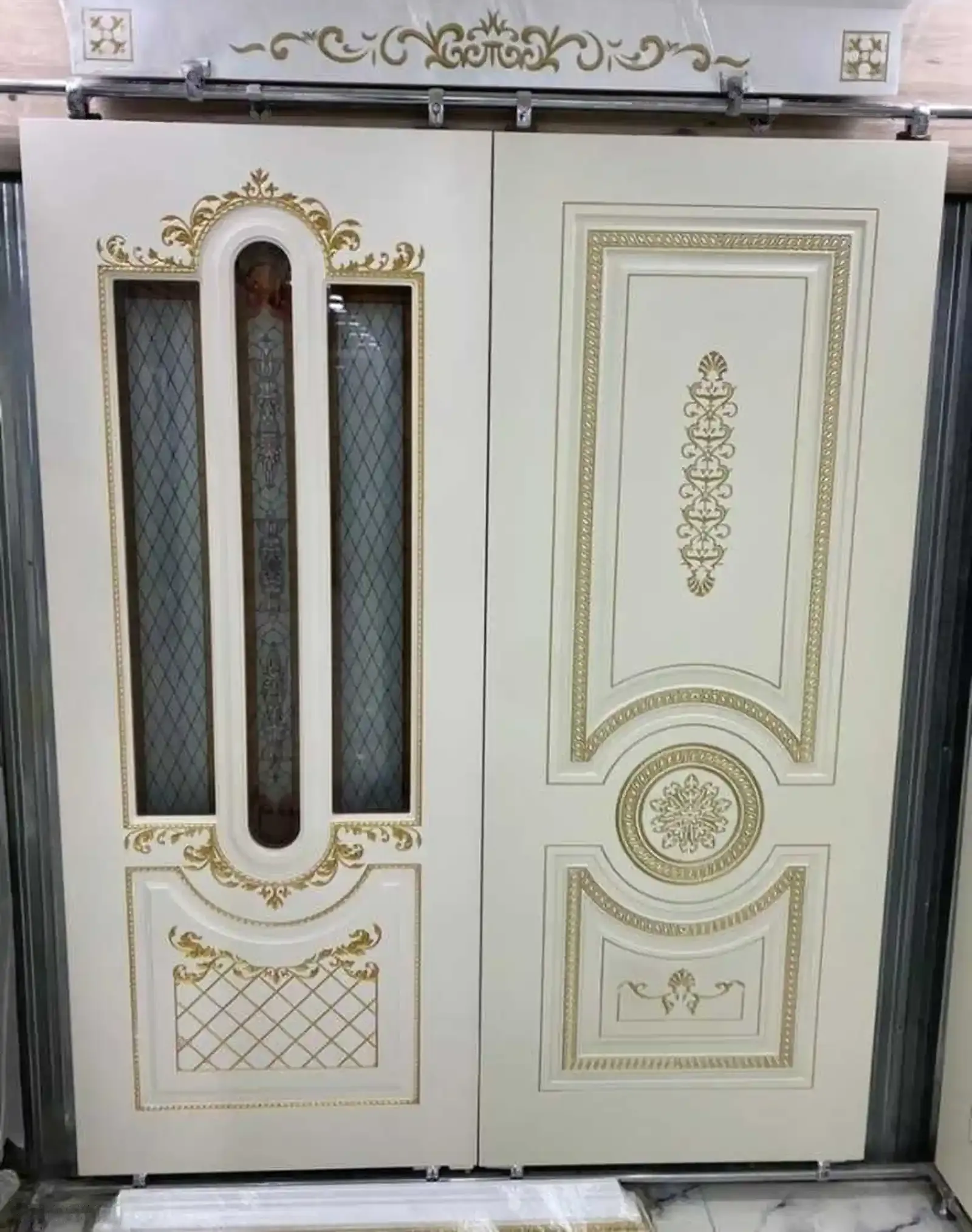 Дверь со стеклом