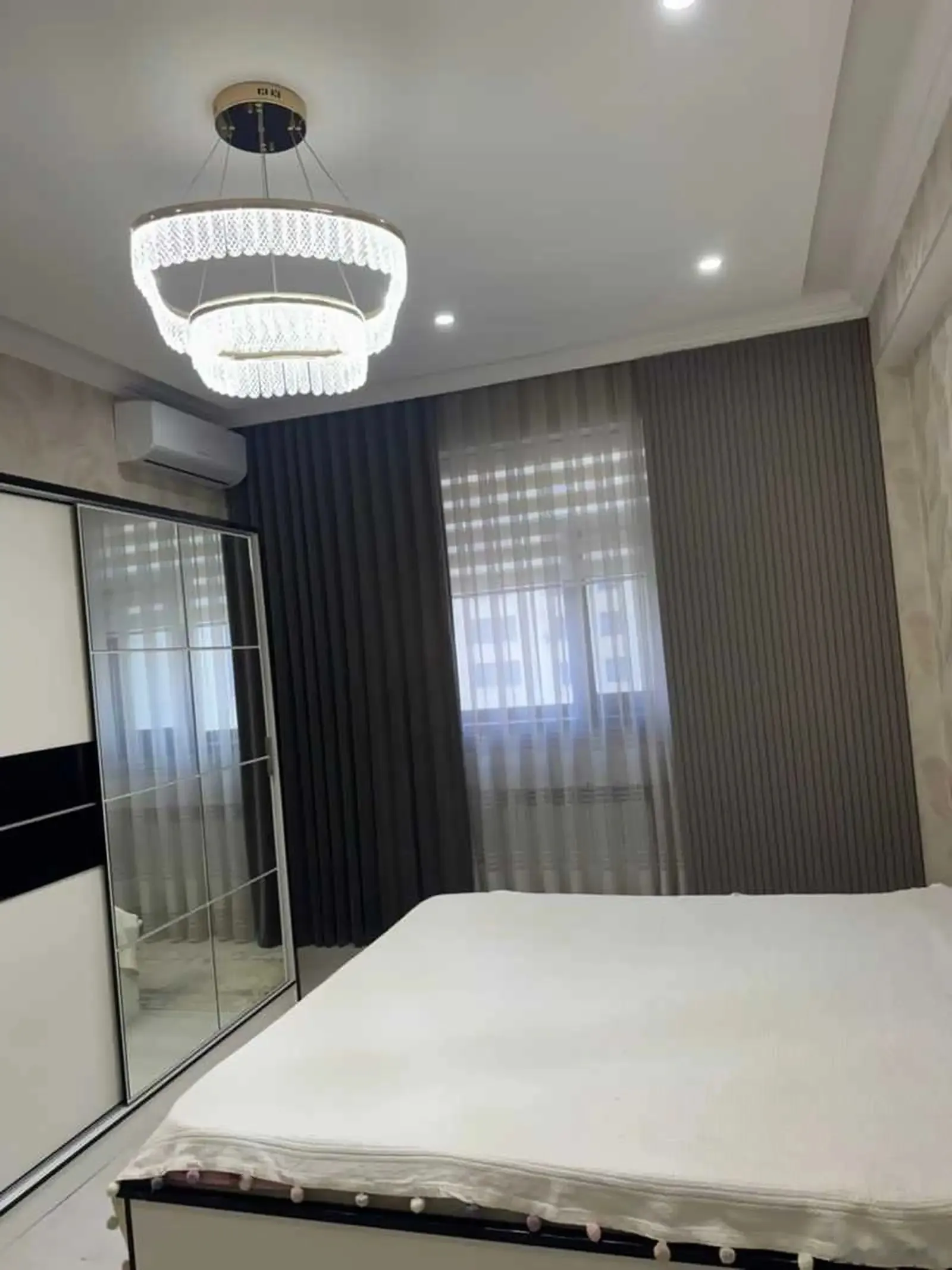 4-к квартира, 5 этаж, 140 м², голубой экран