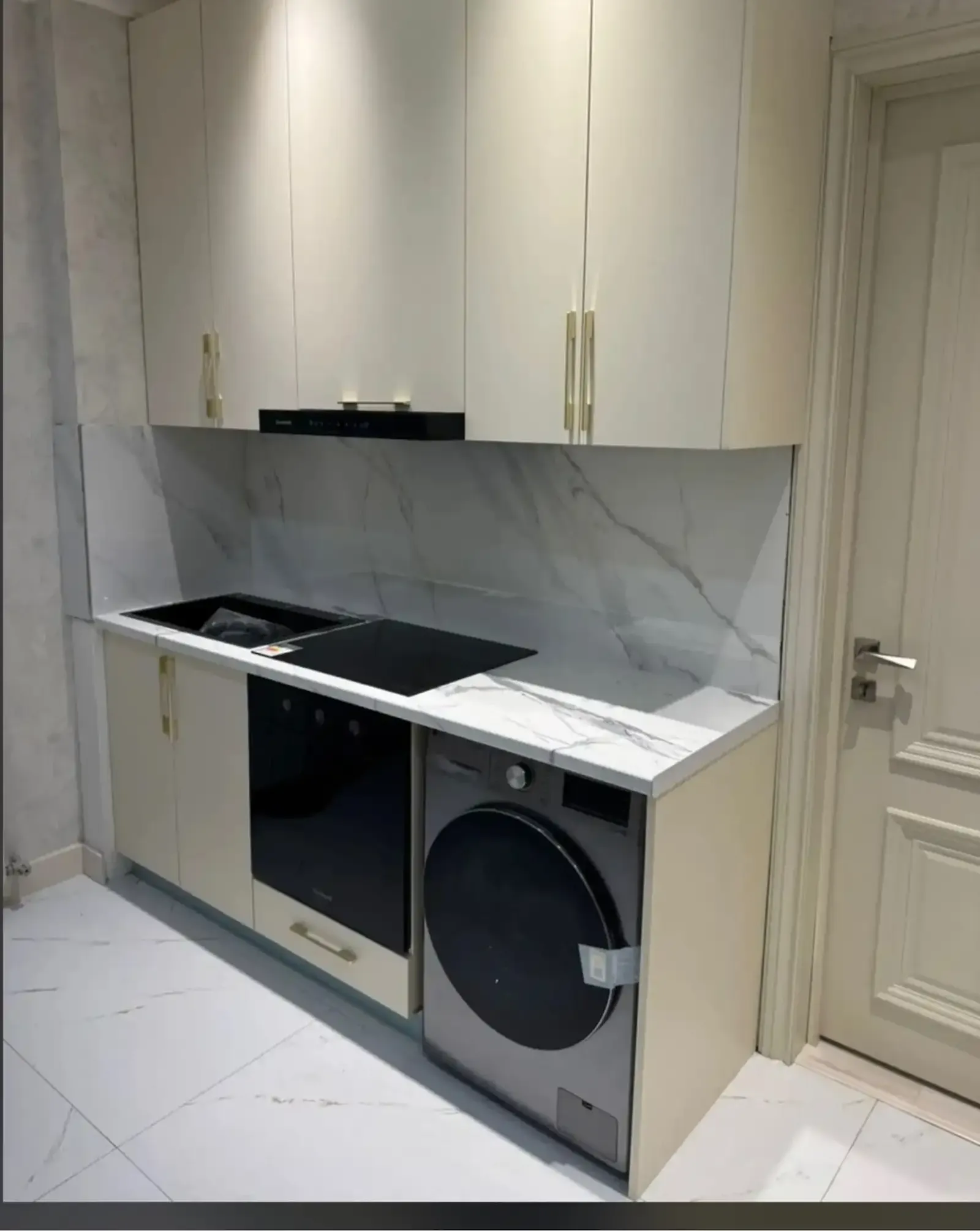 2-комн. квартира, 6 этаж, 65м², сино