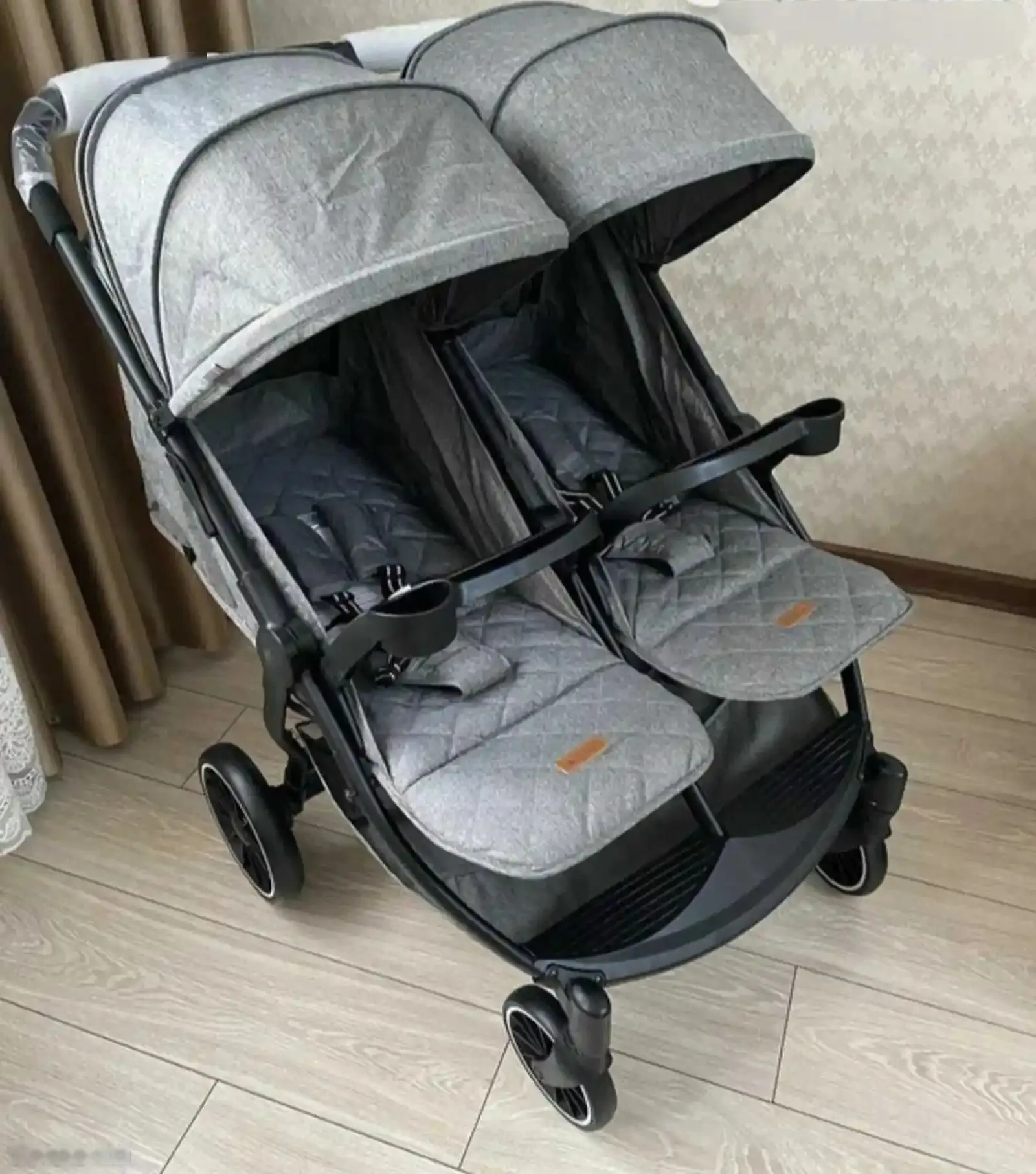Коляска для близняшек
