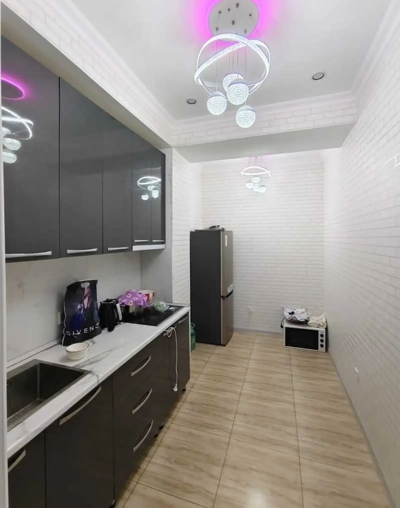 2-комн. квартира, 15 этаж, 70м², сино