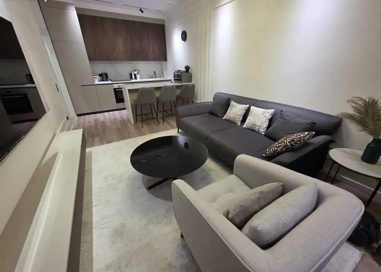 2-комн. квартира, 8 этаж, 55м², Парламент
