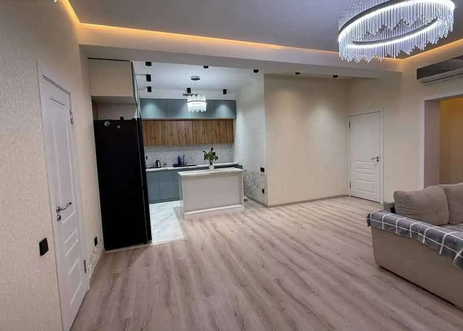 3-комн. квартира, 8 этаж, 110м², Стадион Спартак, Роддом - 1
