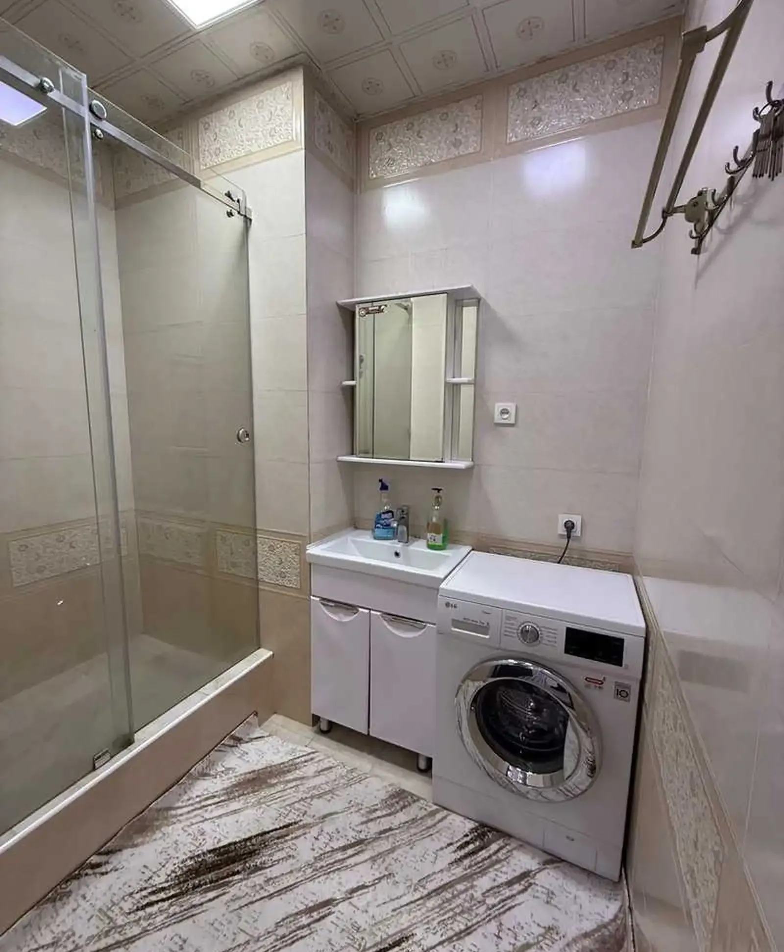 2-комн. квартира, 3 этаж, 63м², Чойхонаи Роҳат
