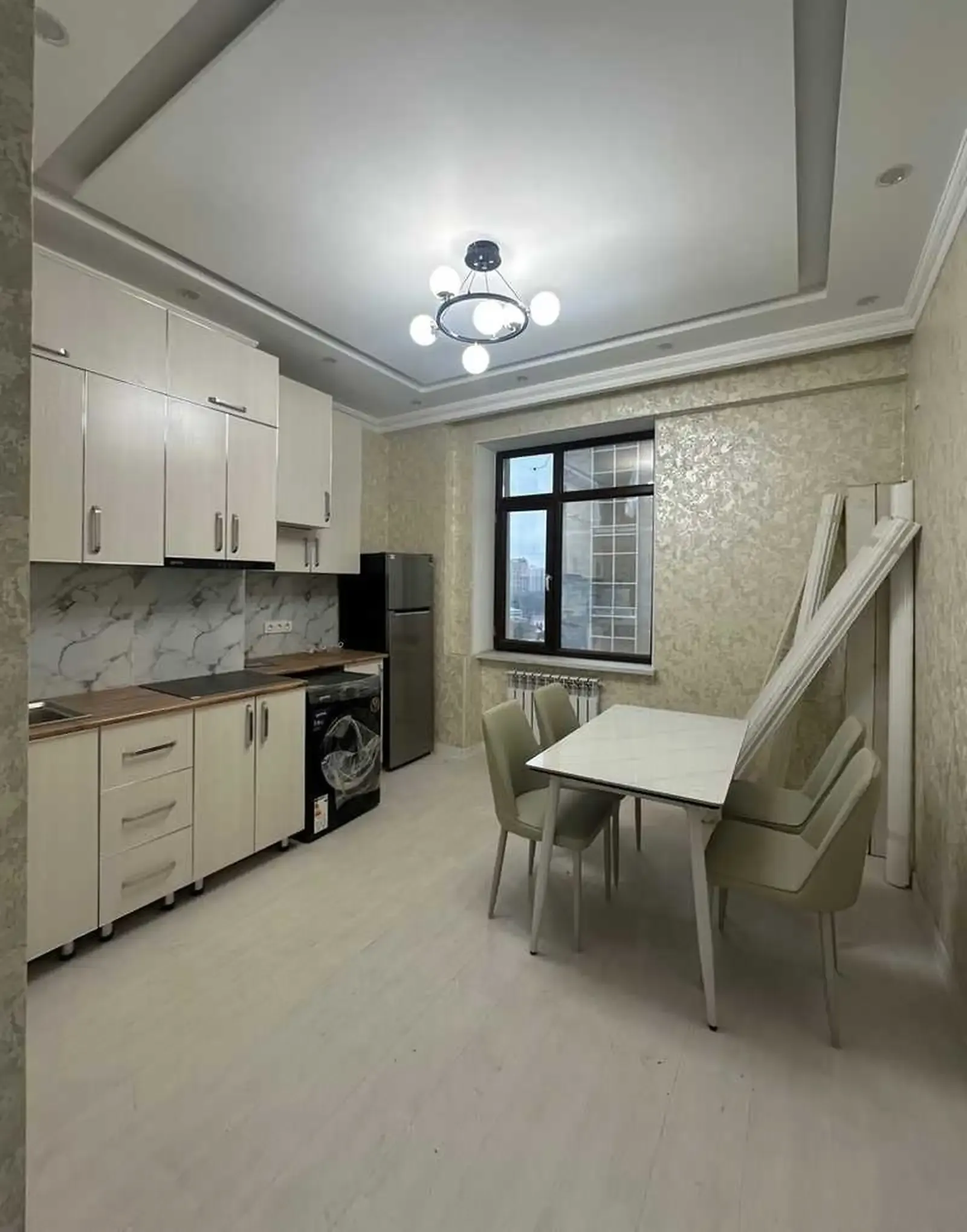 3-комн. квартира, 10 этаж, 100м², Голубой Экран