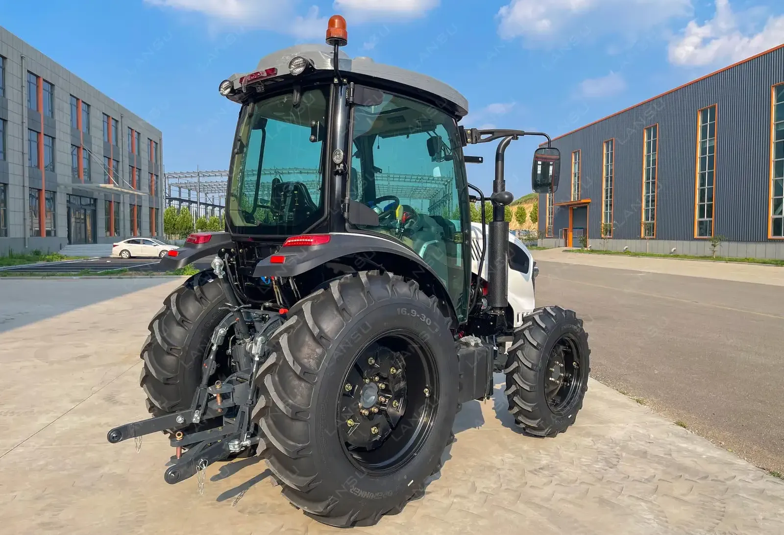 Трактор 904 LANSU