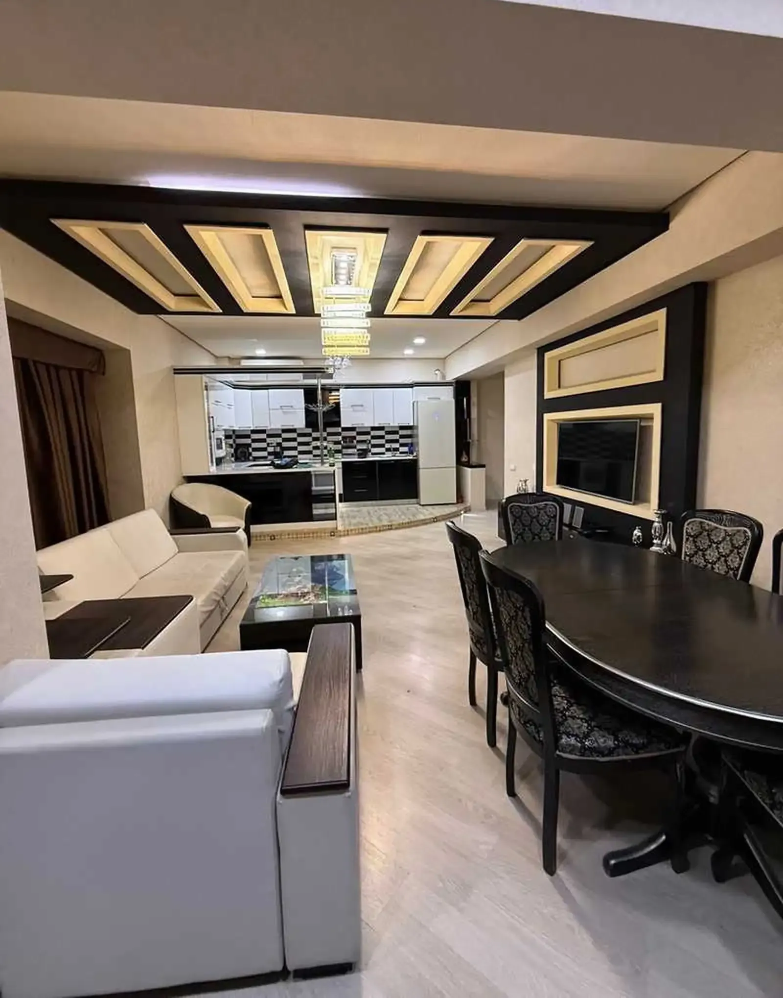 2-комн. квартира, 16 этаж, 100м², Славянский