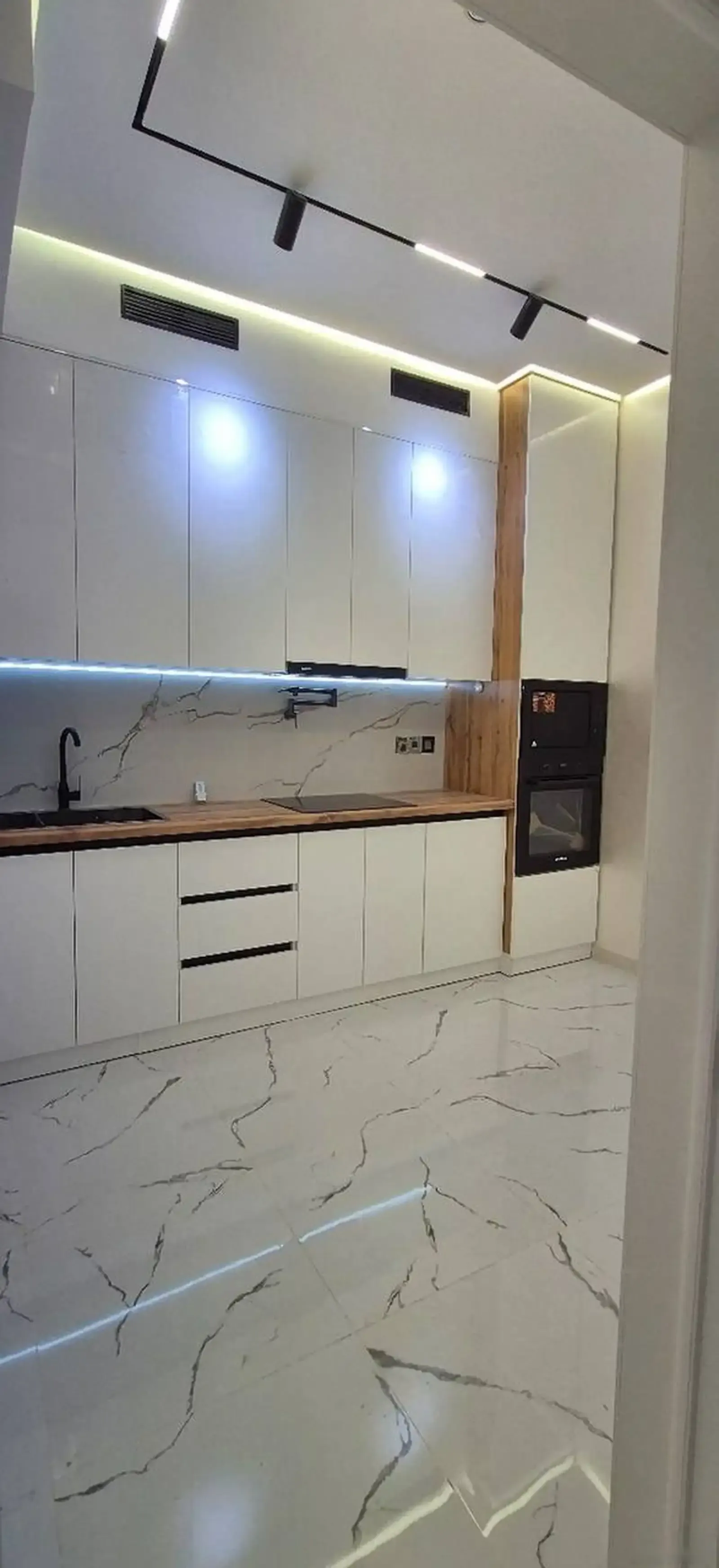 3-комн. квартира, 16 этаж, 85 м², Фирдавси