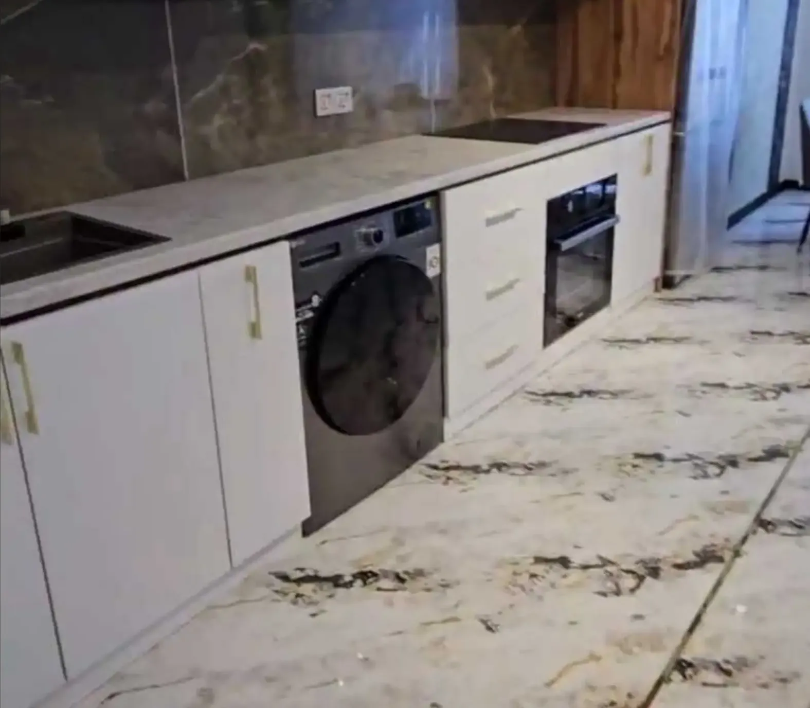 3-комн. квартира, 12 этаж, 120м², шохмансур аэропорт