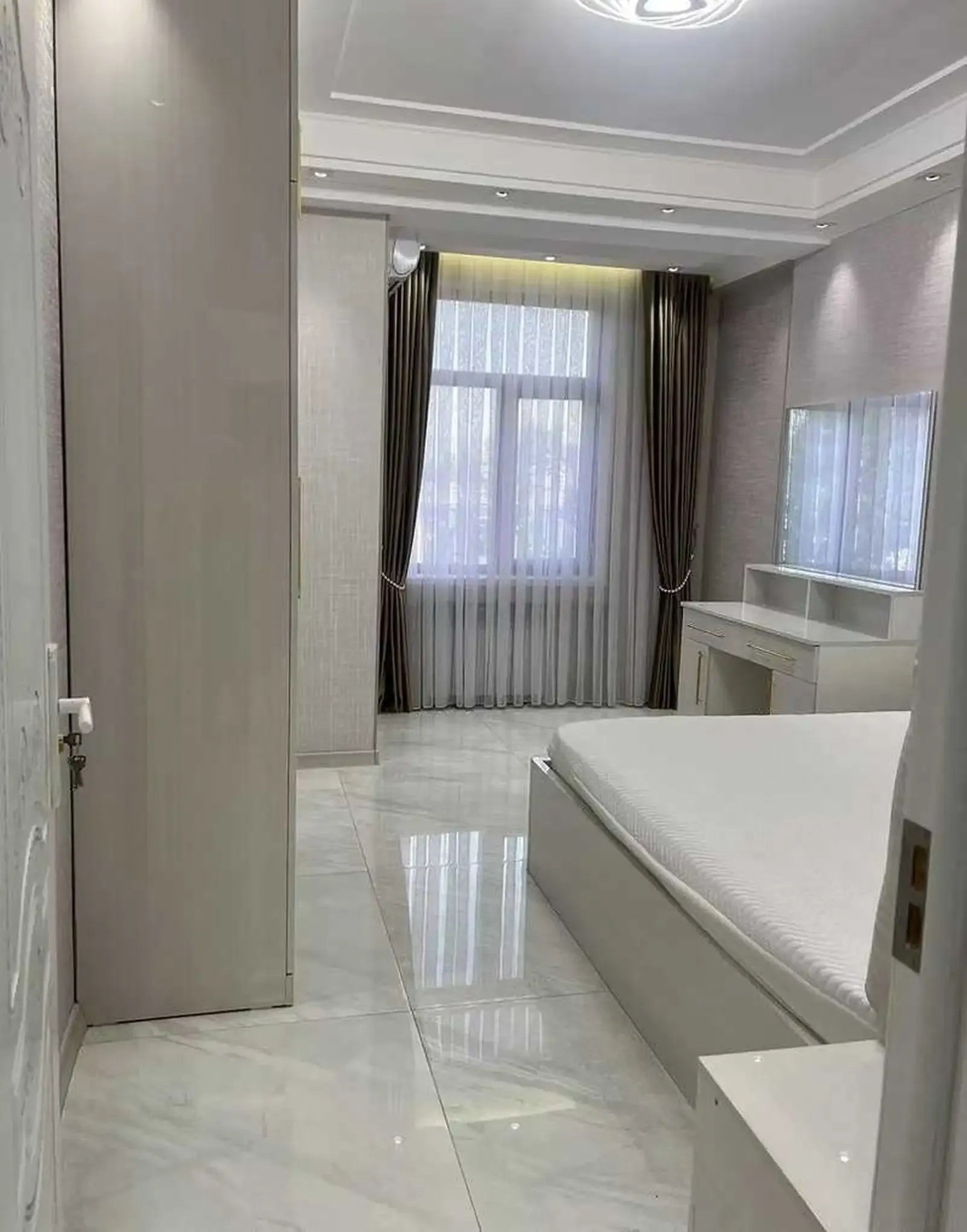 2-комн. квартира, 5 этаж, 57м², Шоҳмансур назди родоми 2 доми Меҳмонхонаи Фирдавси