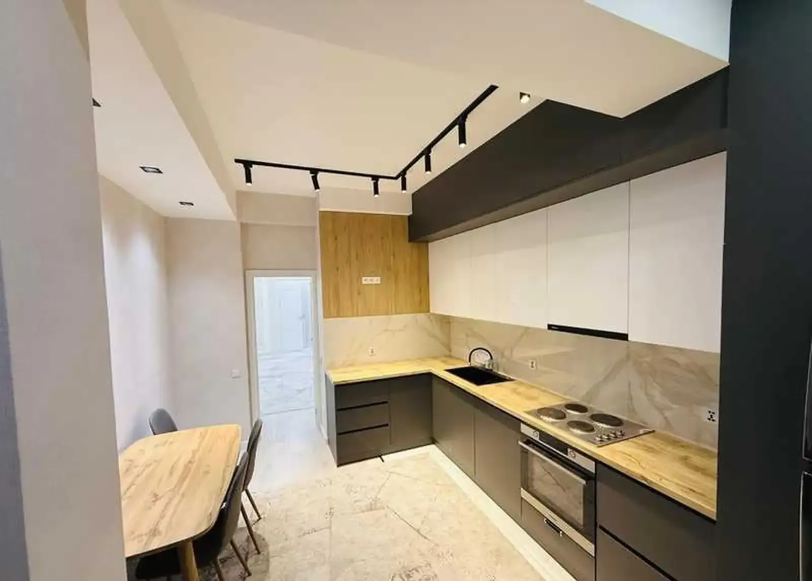 3-комн. квартира, 12 этаж, 112м², 112мкр доми Пайкар