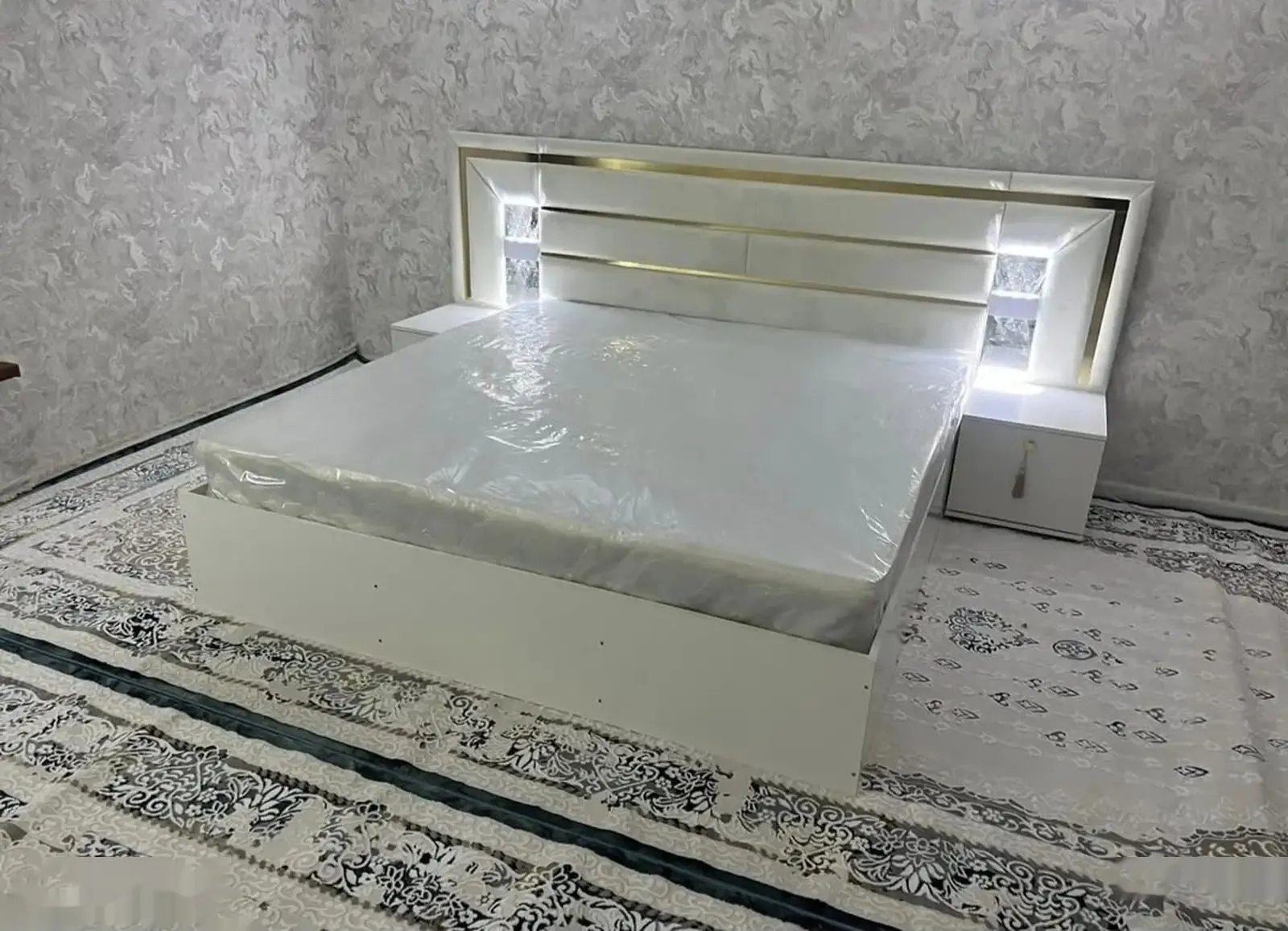 Спальный гарнитур